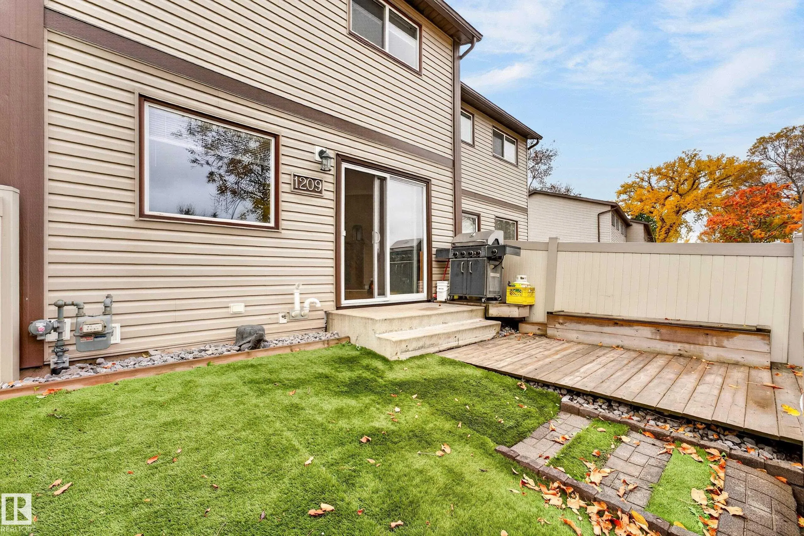 1209 HOOKE Road