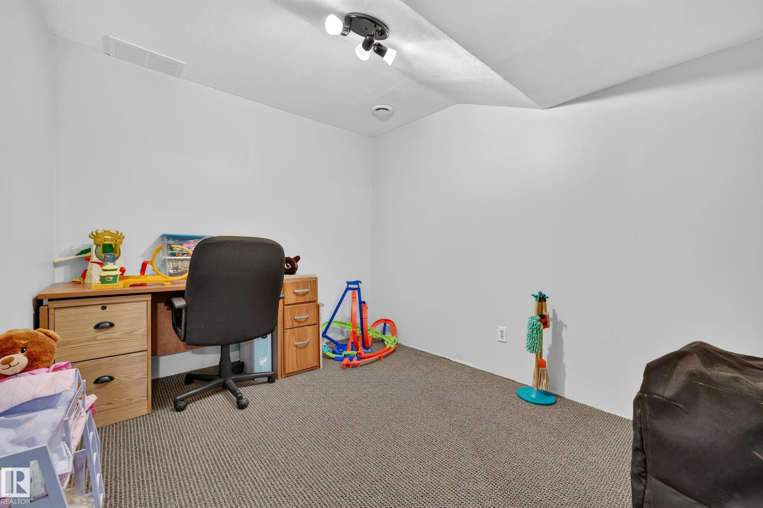 1209 HOOKE Road