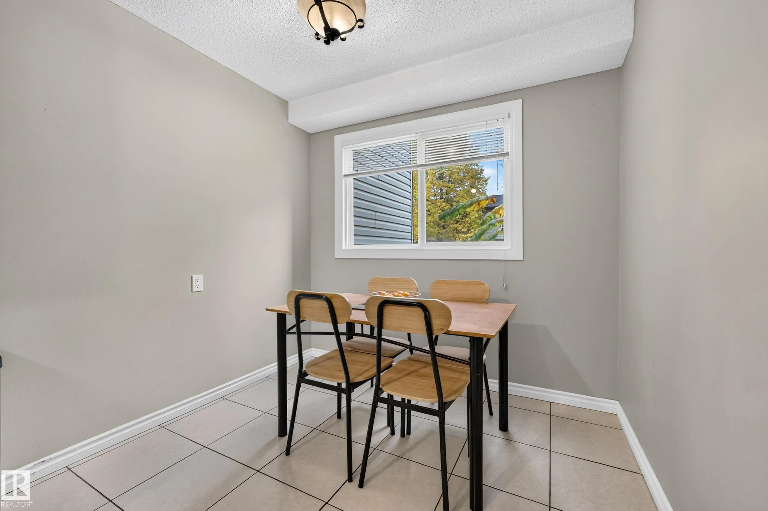 1209 HOOKE Road
