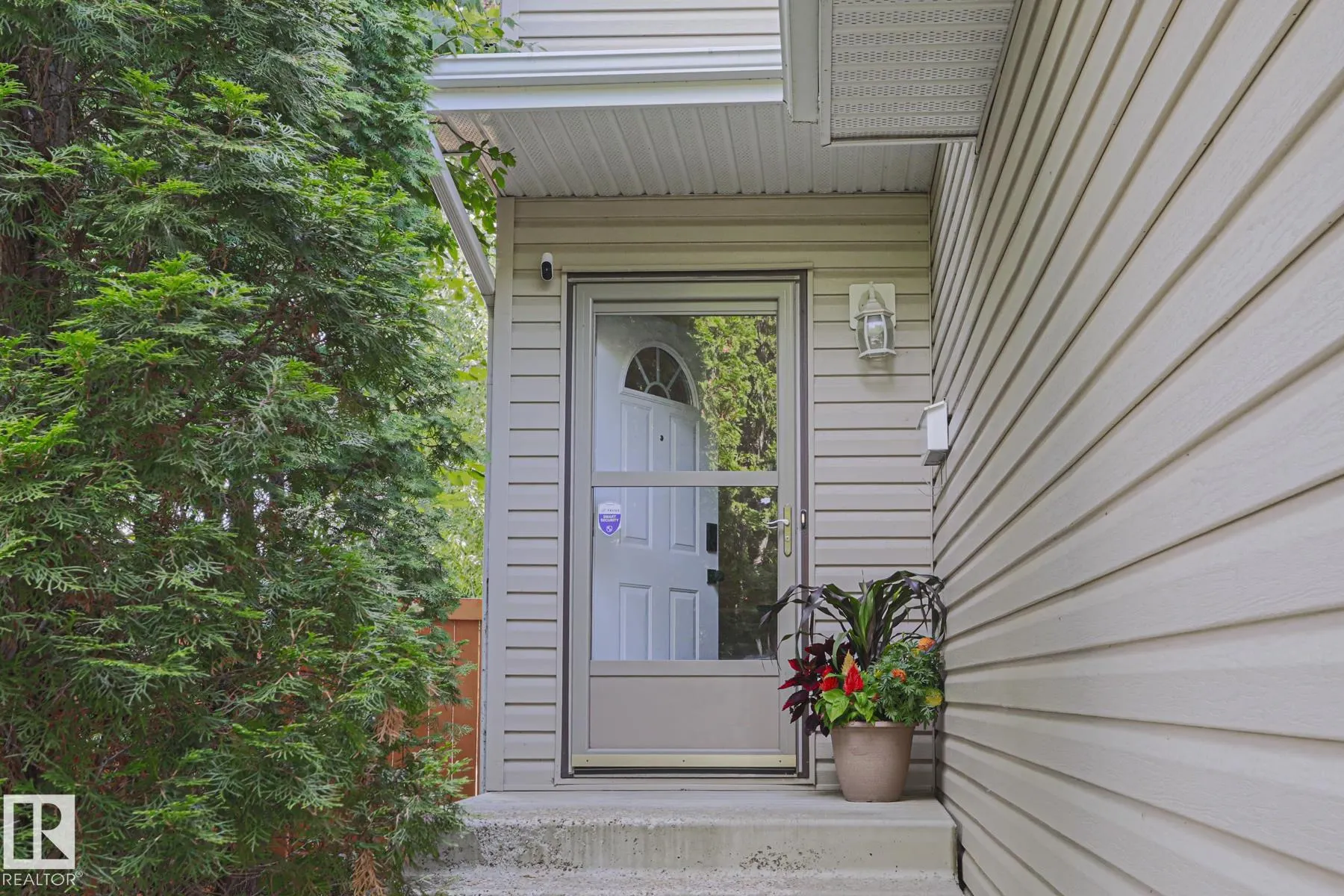 8 Erinwoods Place
