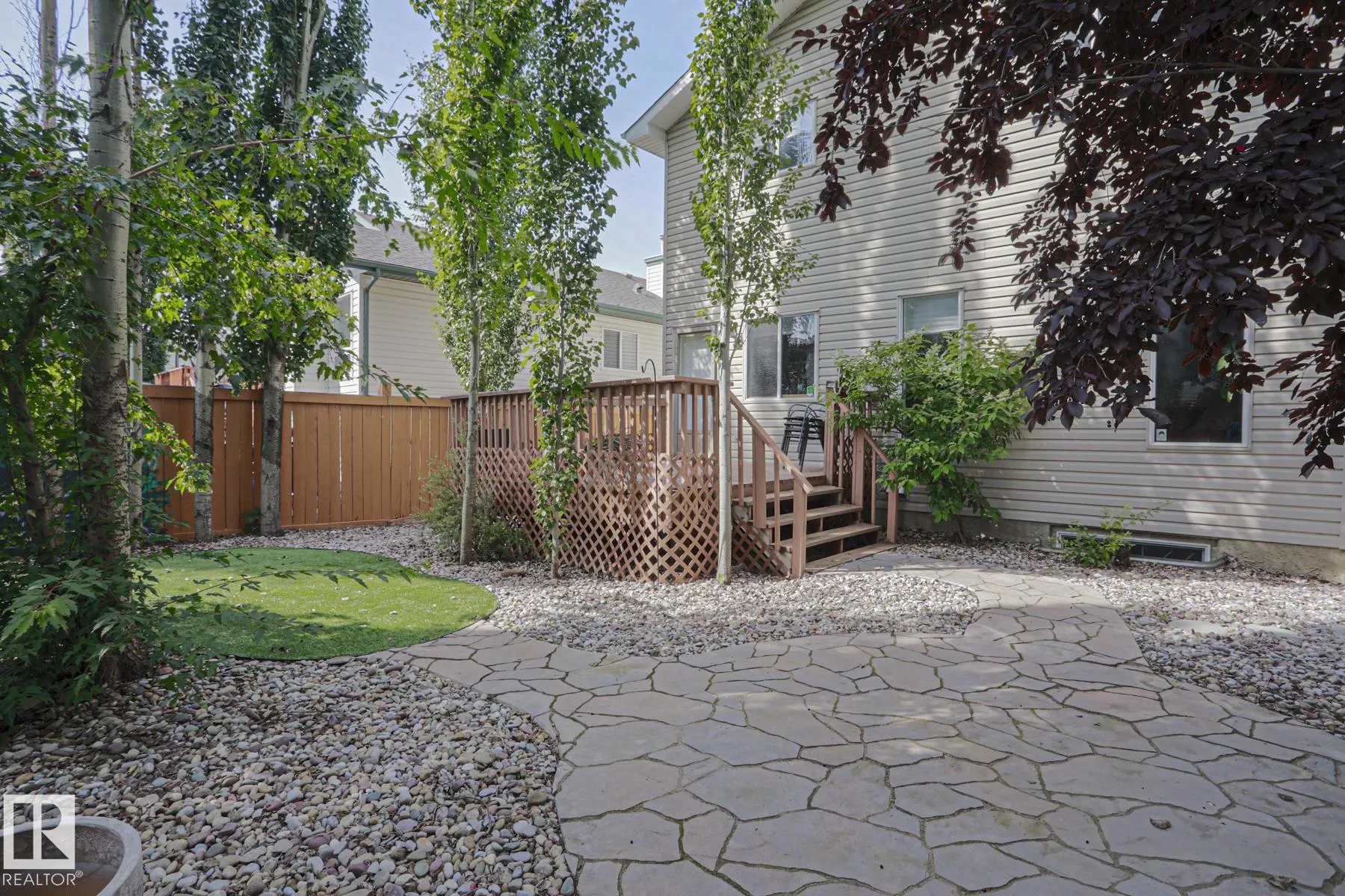 8 Erinwoods Place