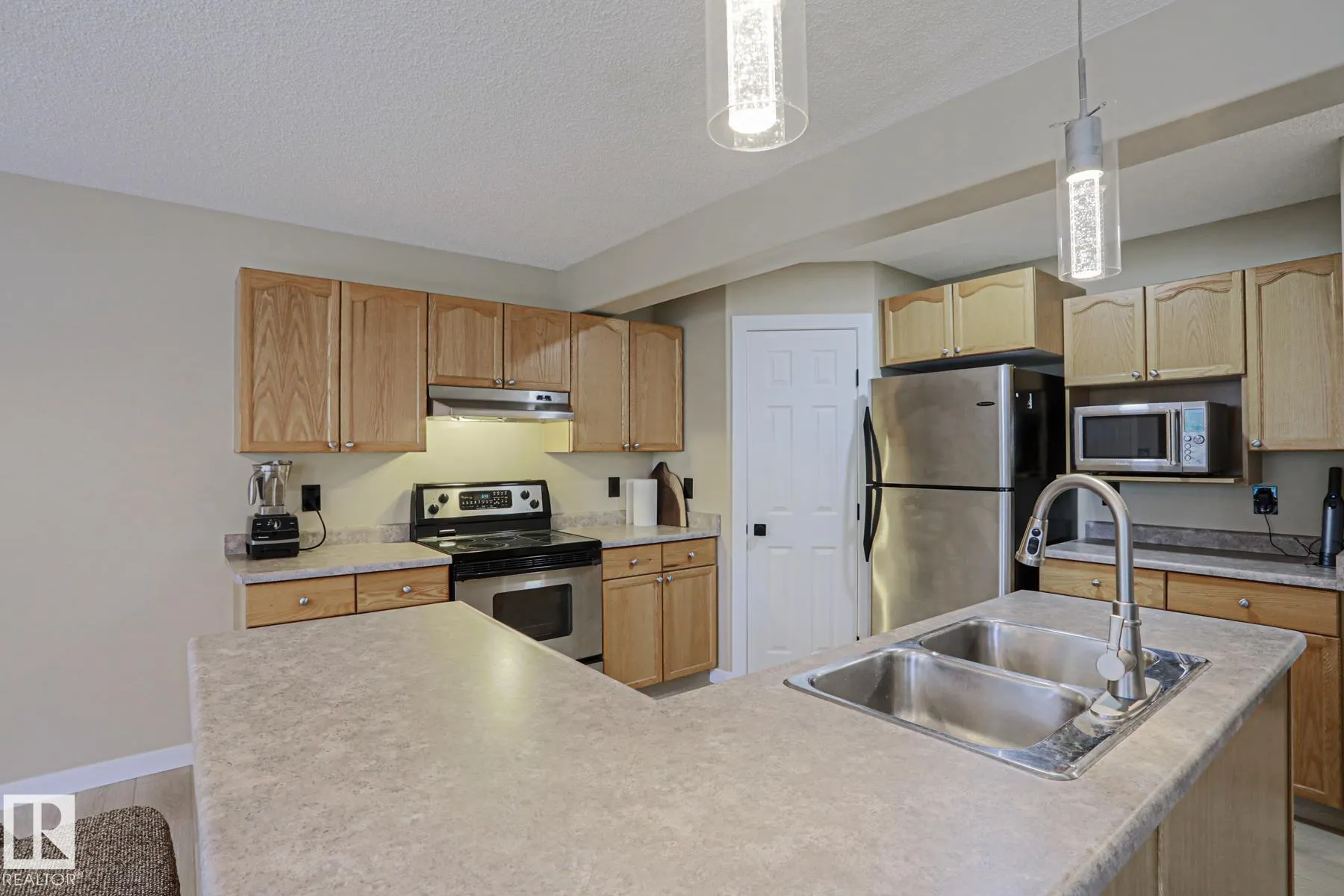 8 Erinwoods Place