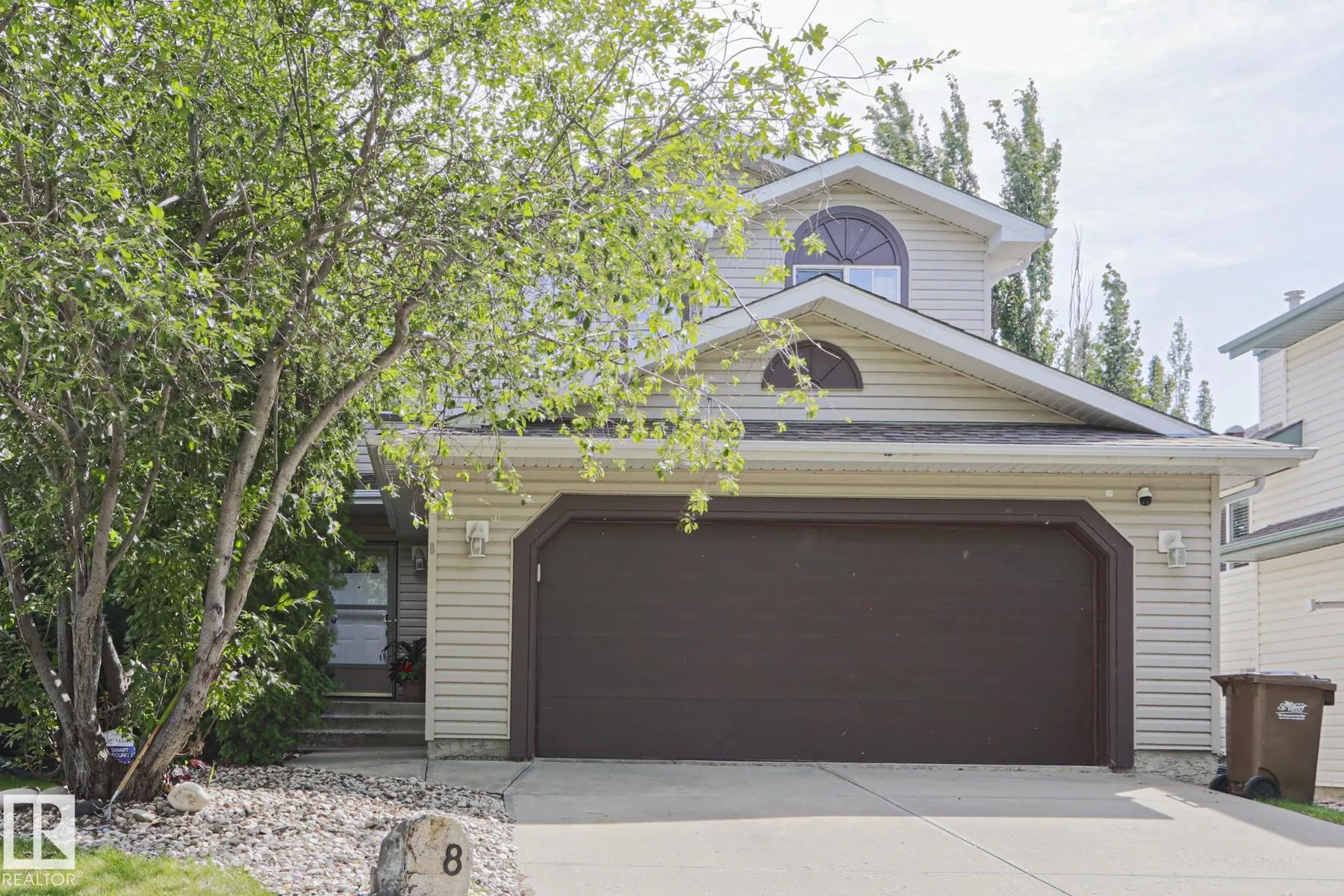 8 Erinwoods Place