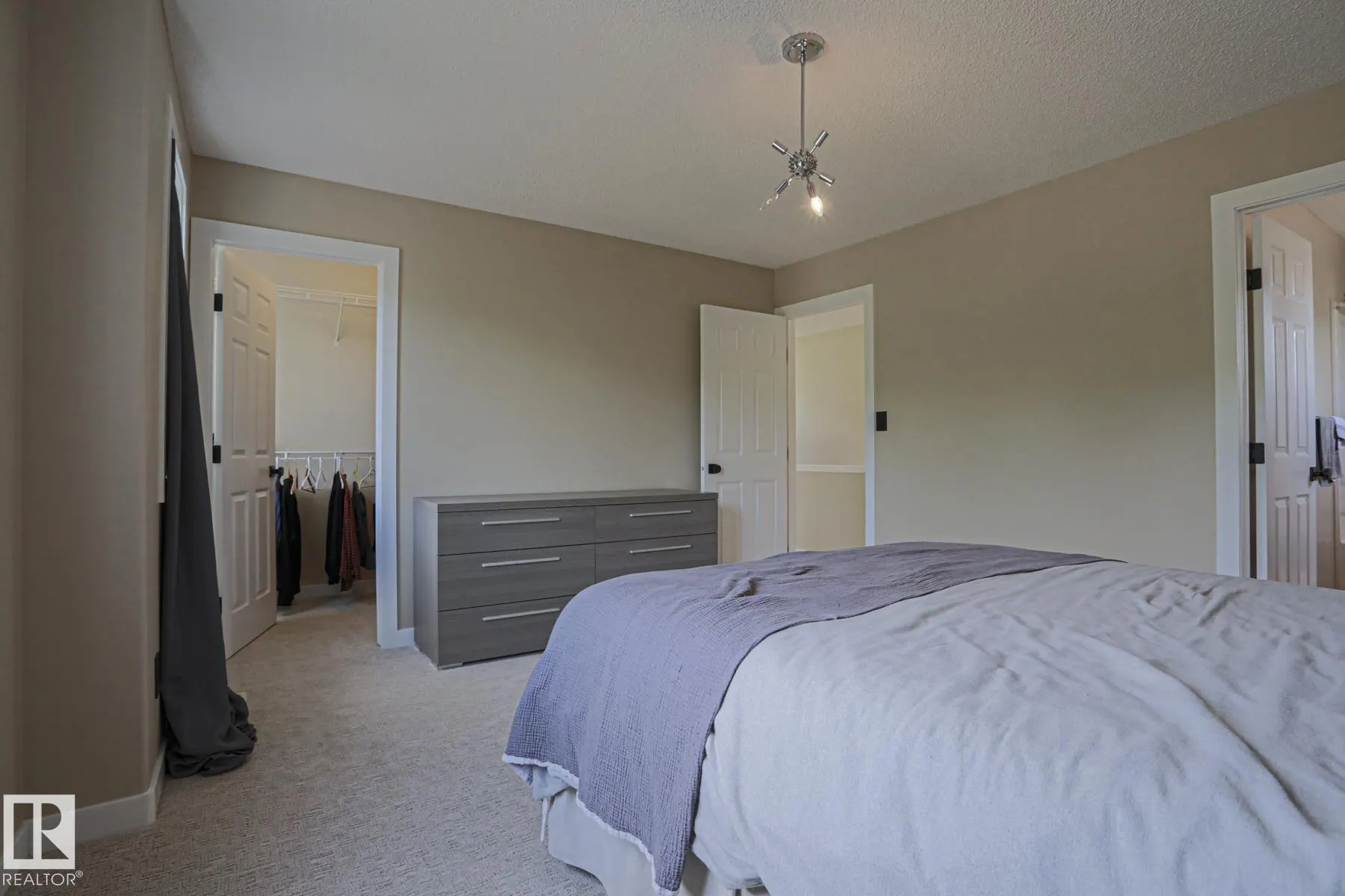 8 Erinwoods Place
