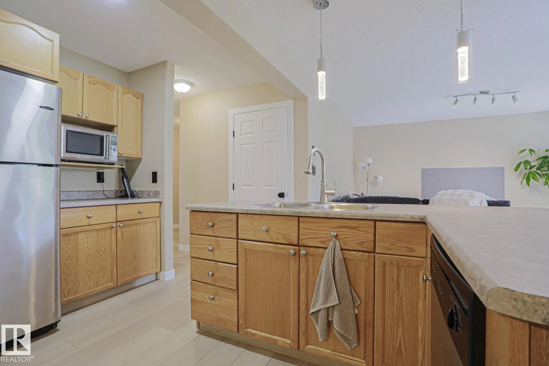 8 Erinwoods Place