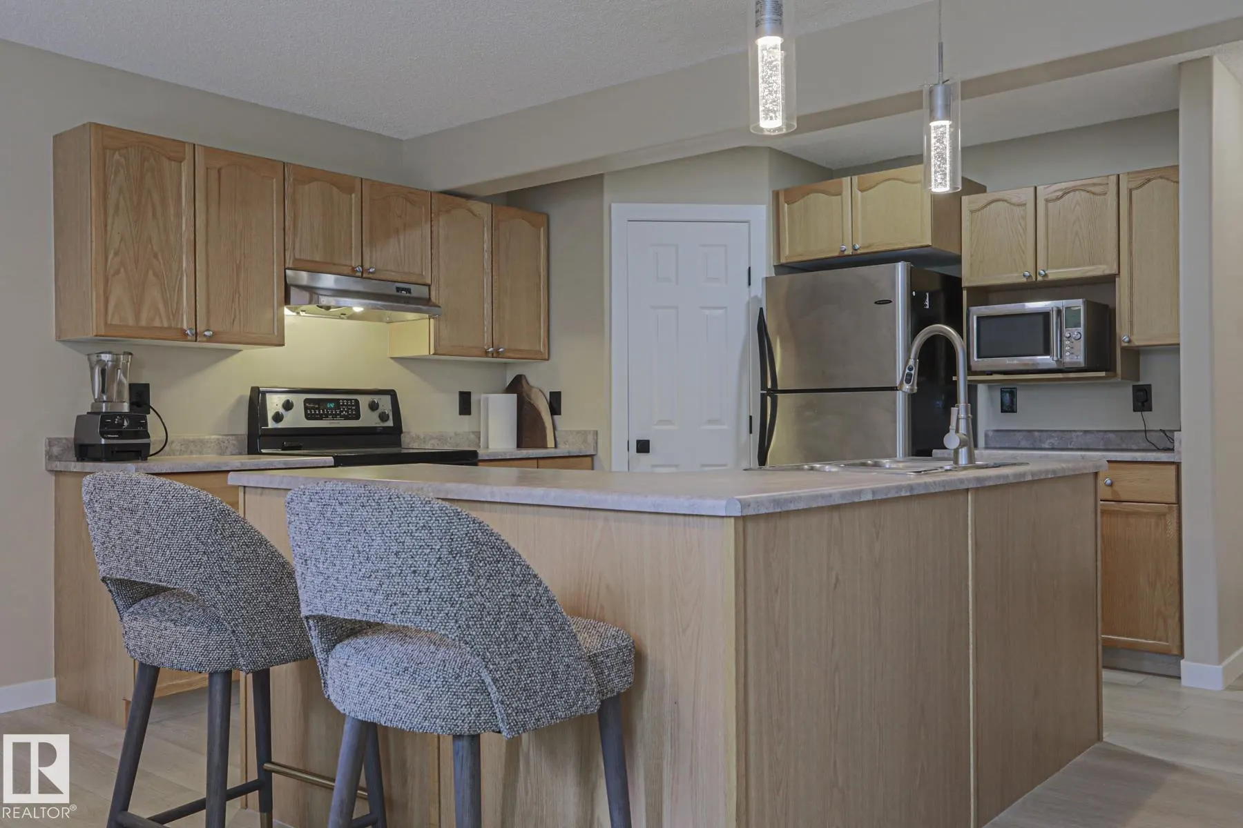 8 Erinwoods Place