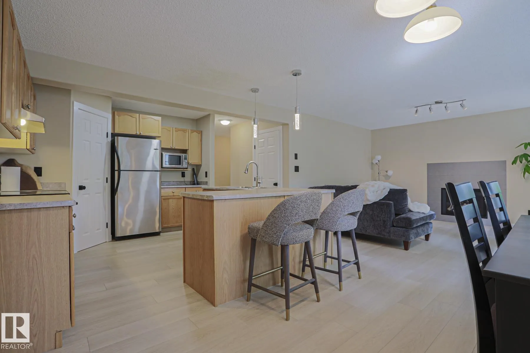 8 Erinwoods Place