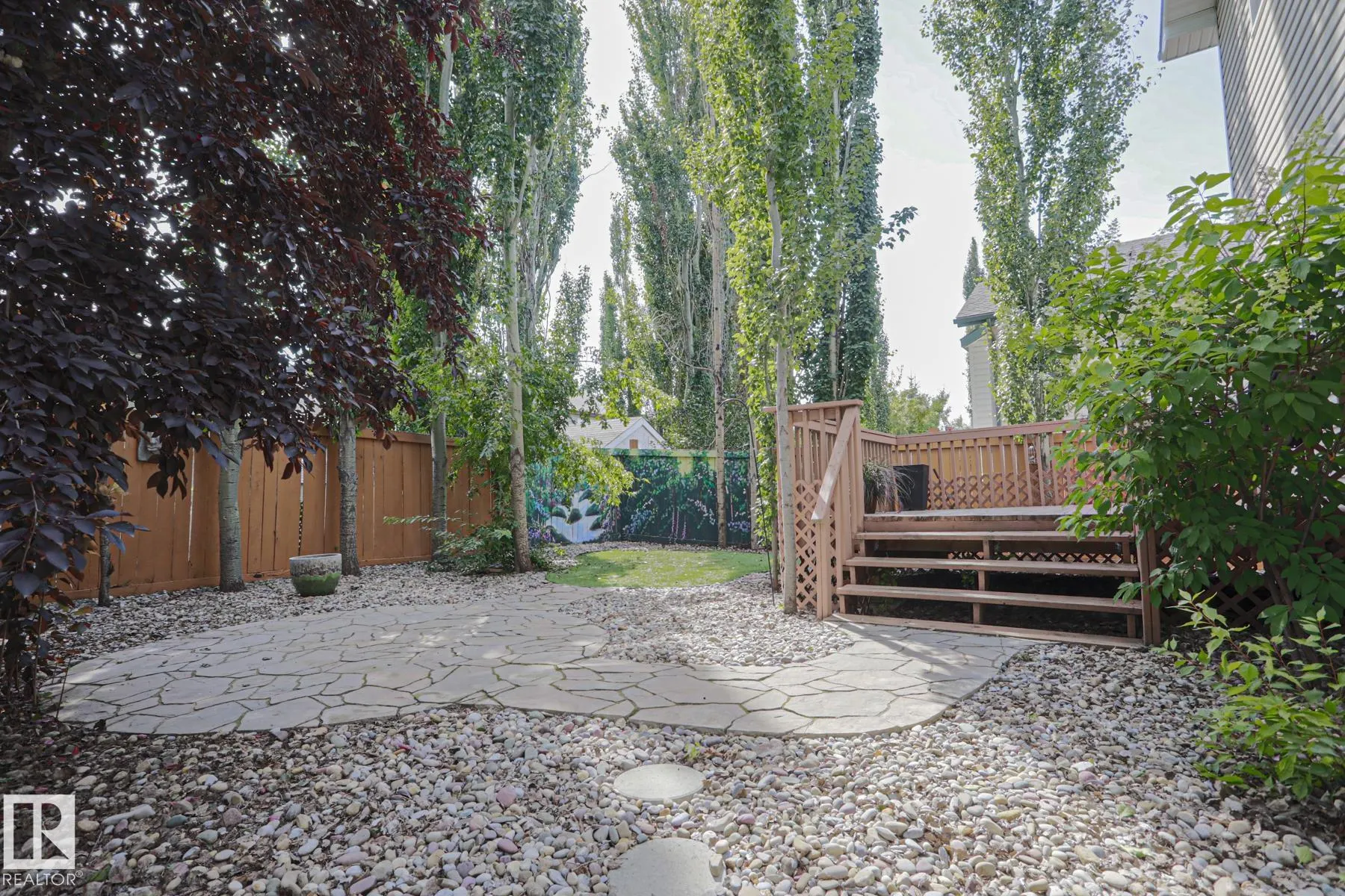 8 Erinwoods Place