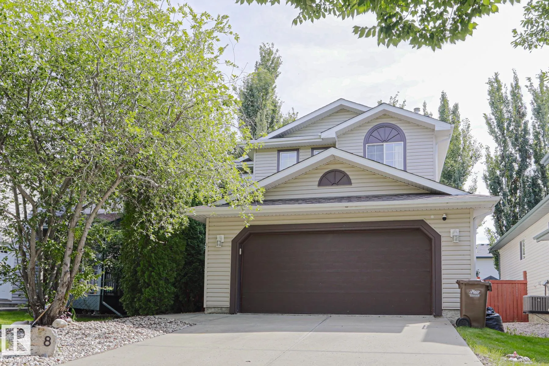 8 Erinwoods Place