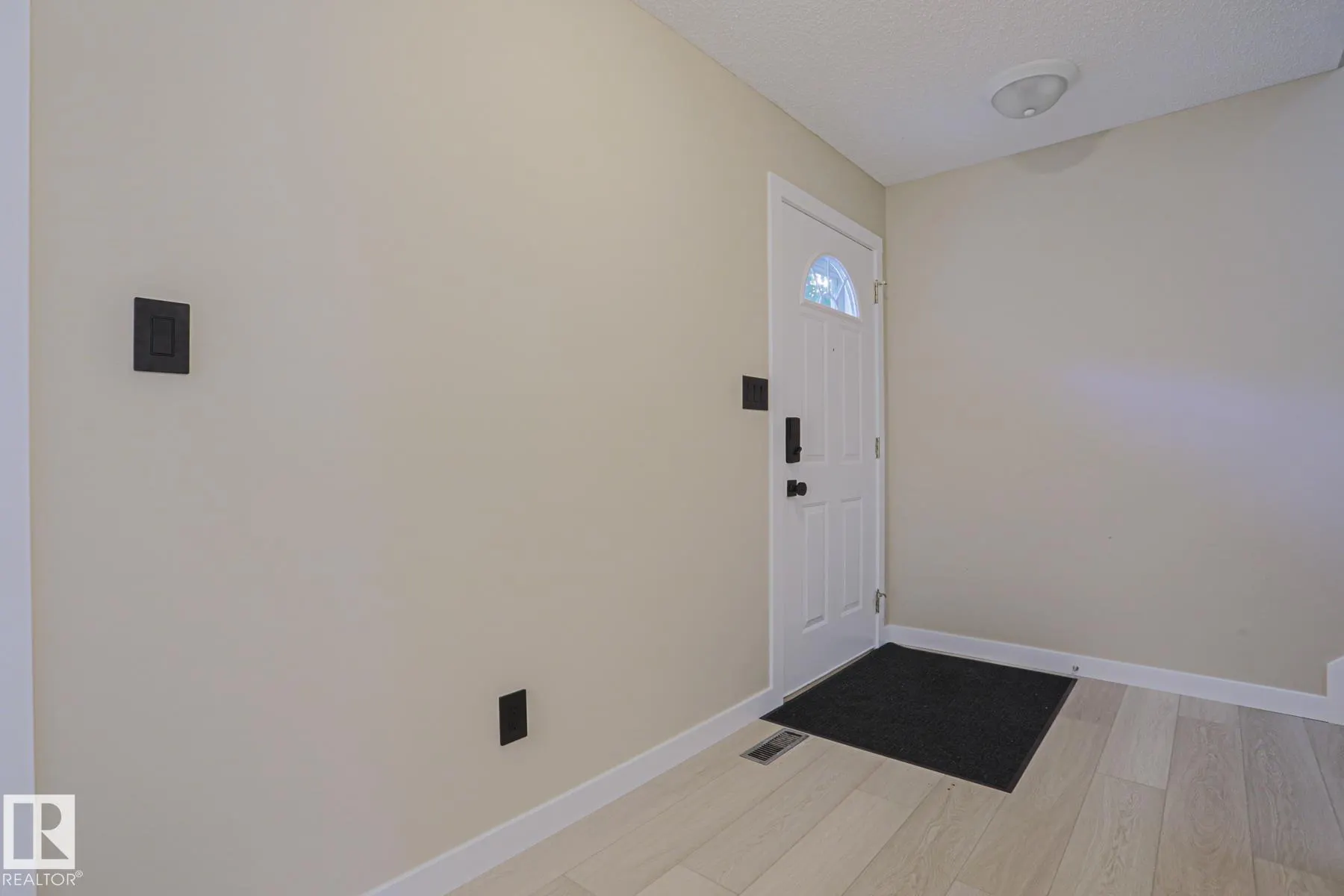 8 Erinwoods Place