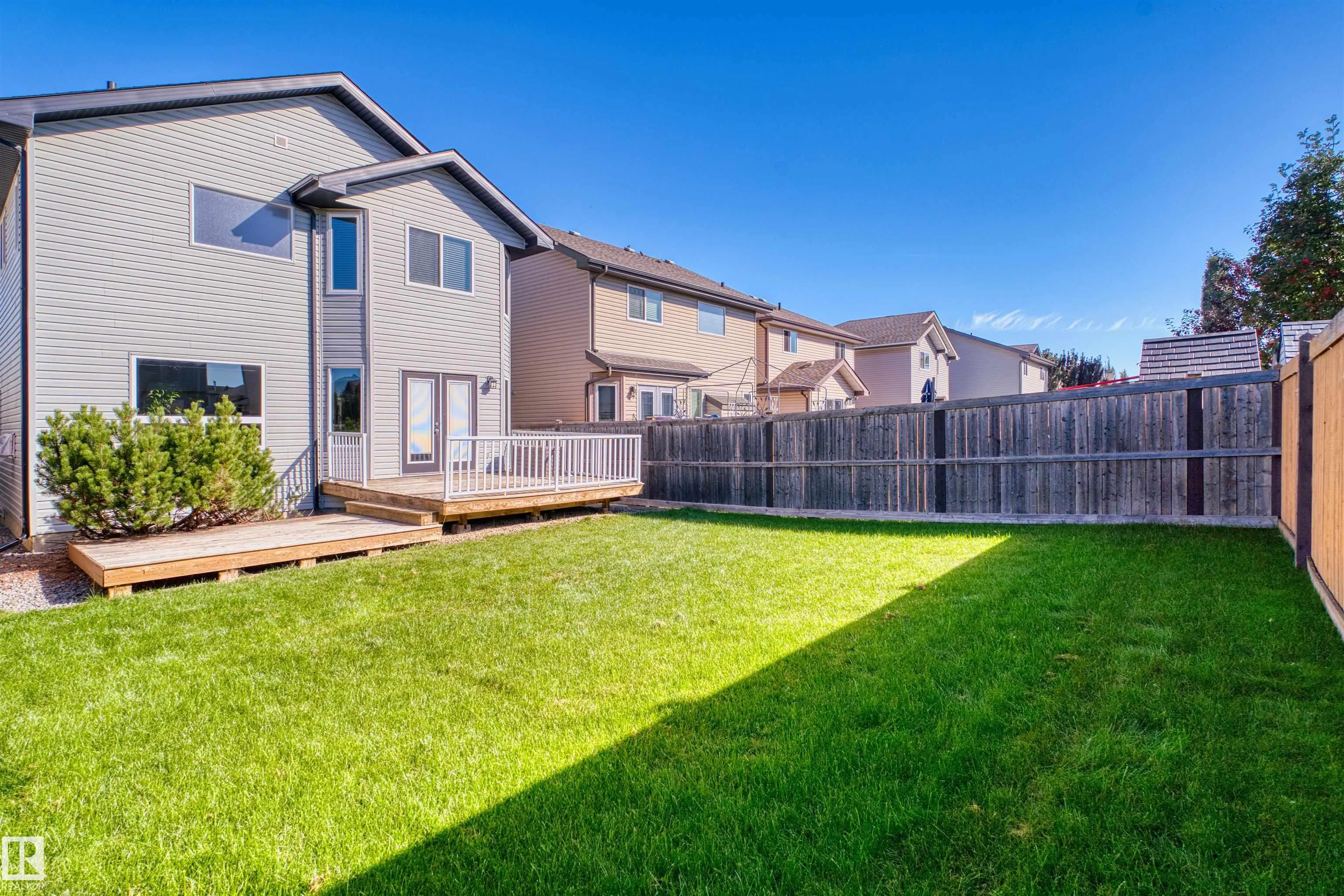 22 NORTON Avenue
