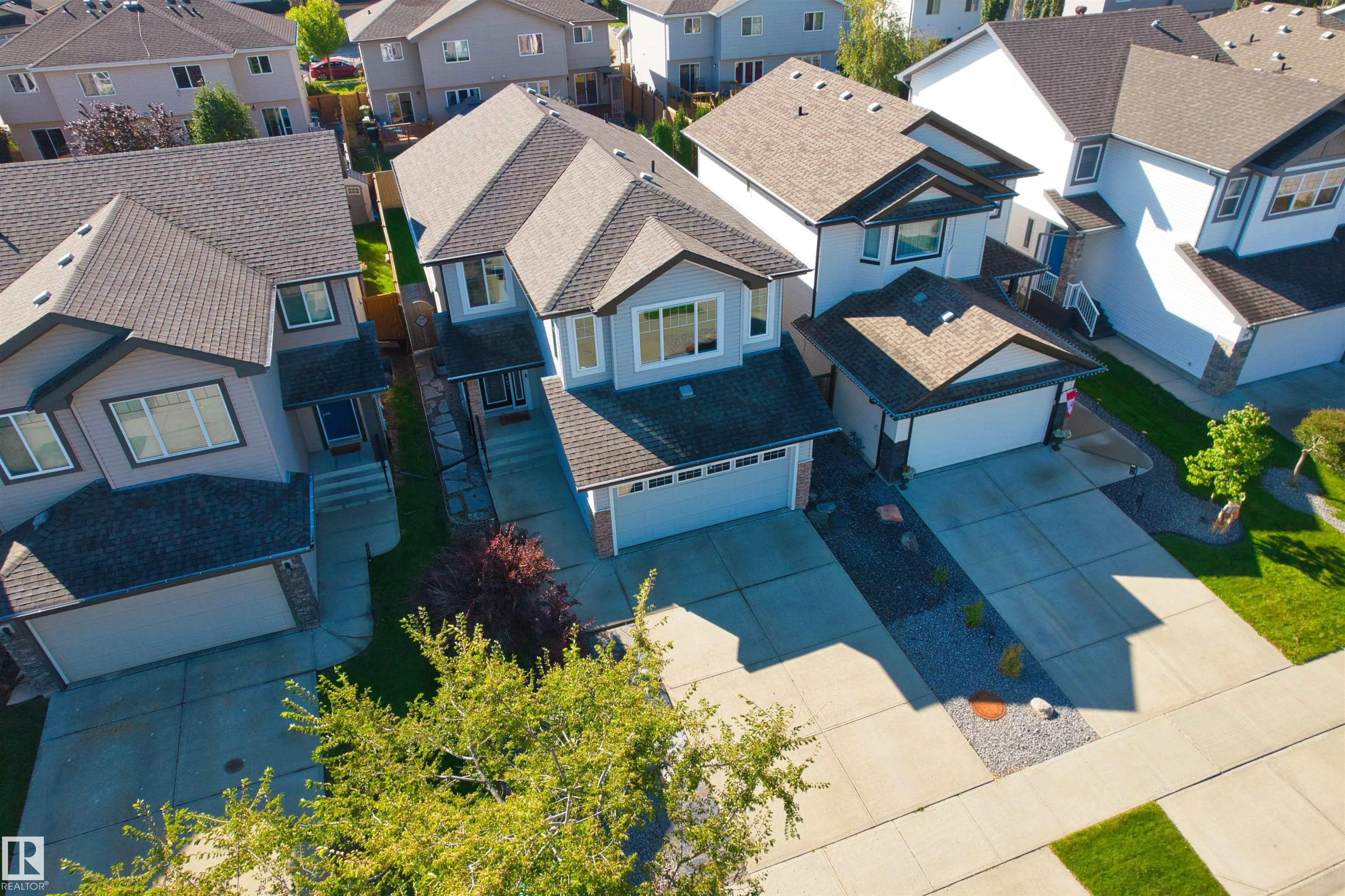 22 NORTON Avenue