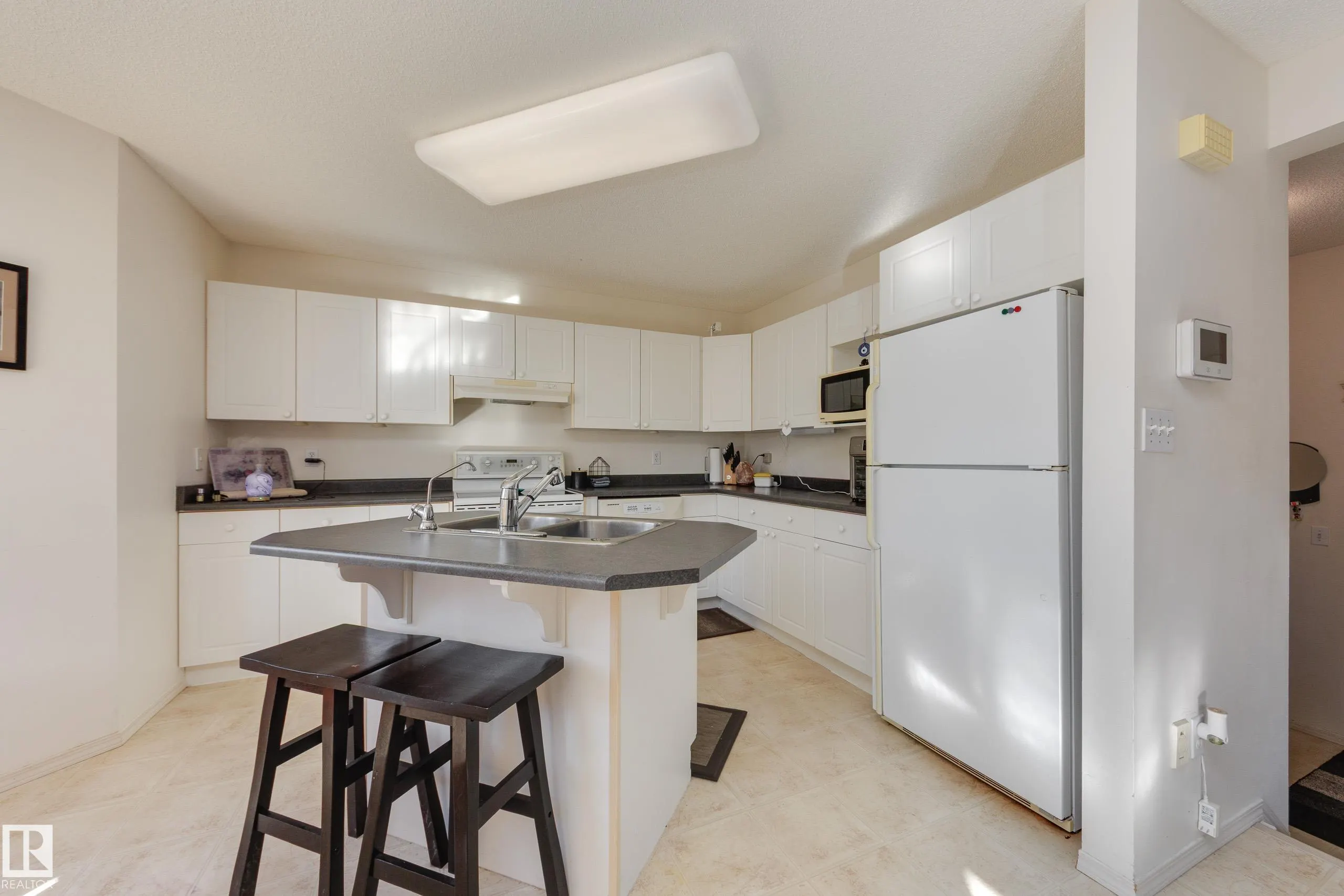 553 GLENWRIGHT Crescent