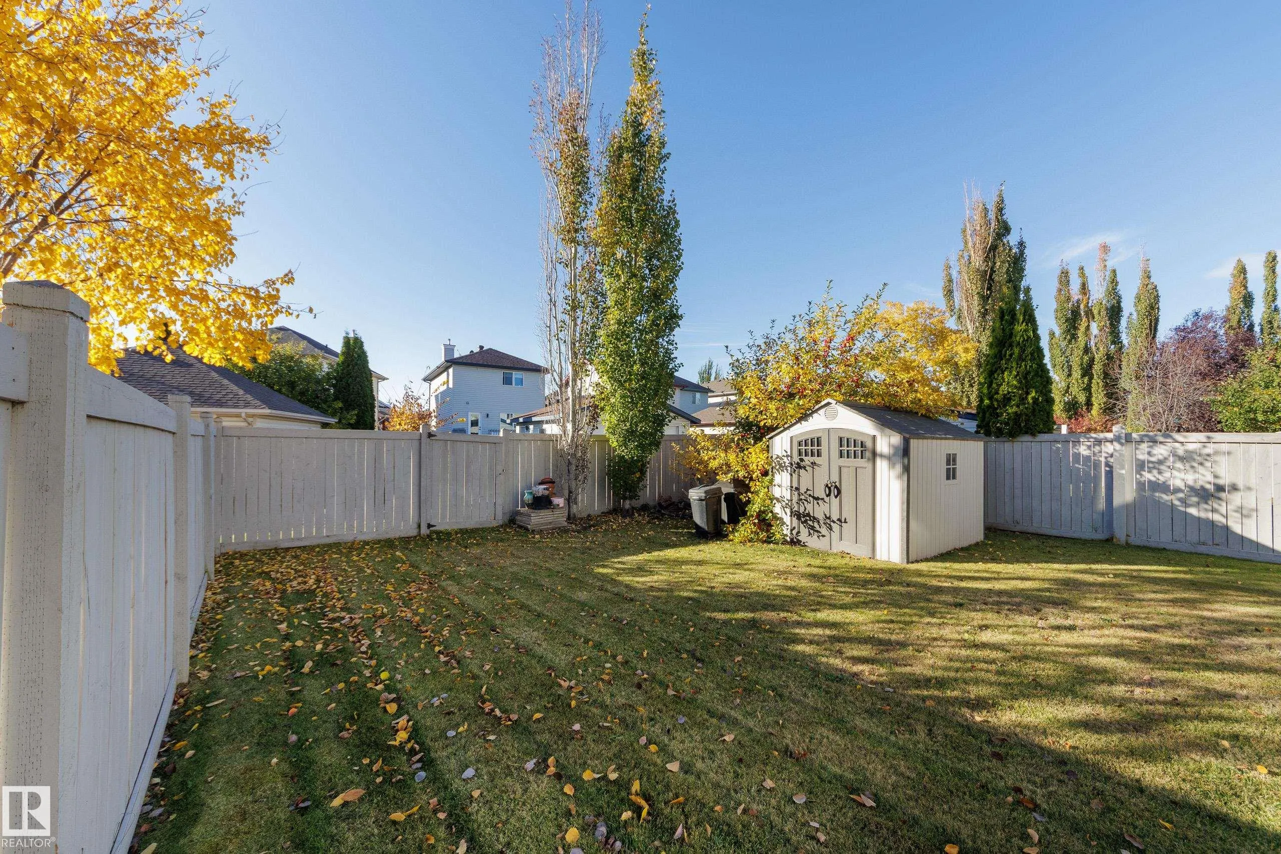 553 GLENWRIGHT Crescent