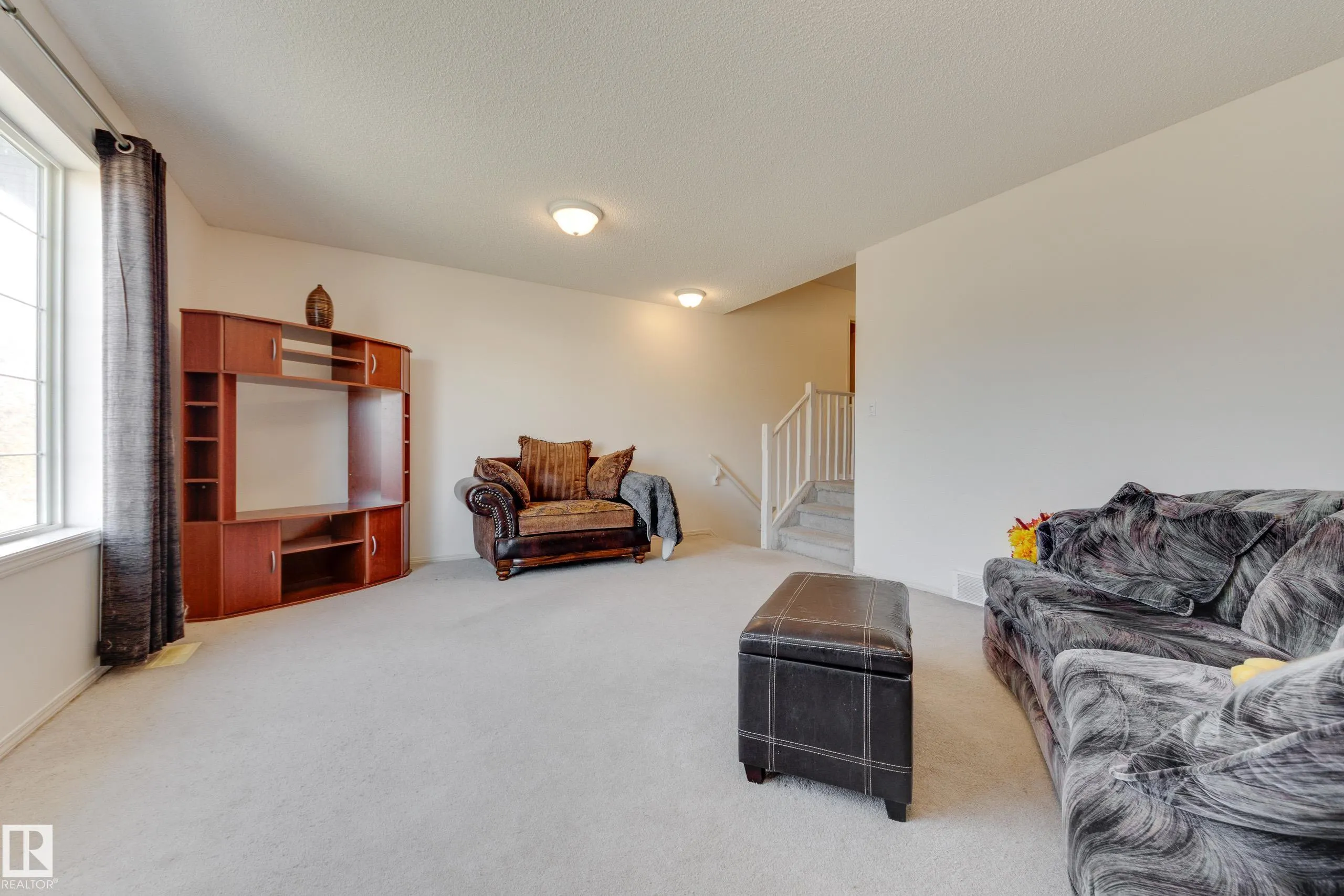 553 GLENWRIGHT Crescent