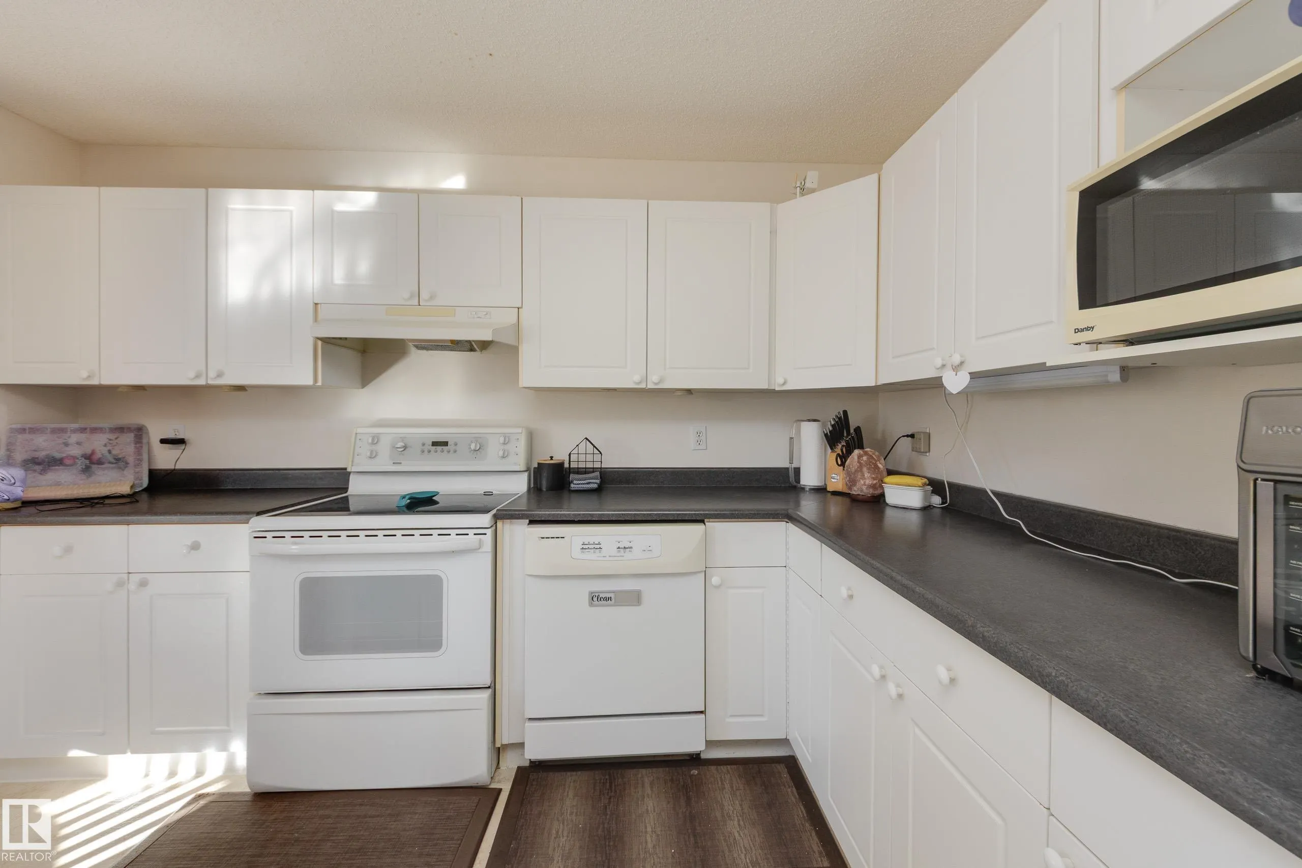 553 GLENWRIGHT Crescent