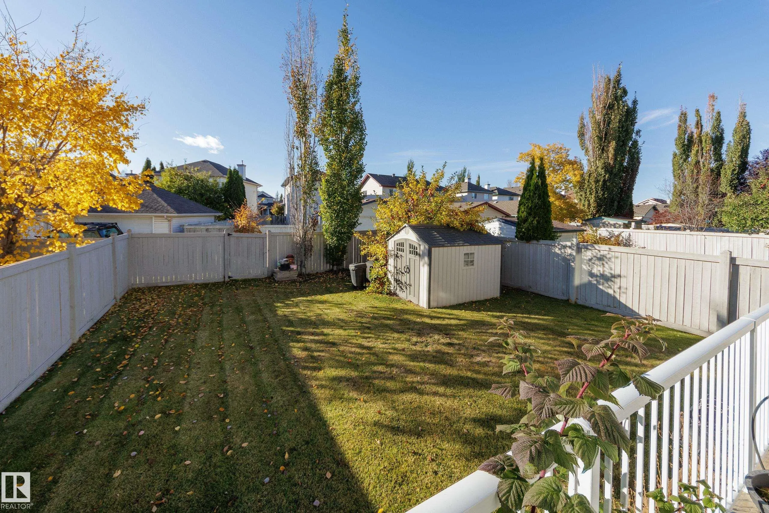 553 GLENWRIGHT Crescent