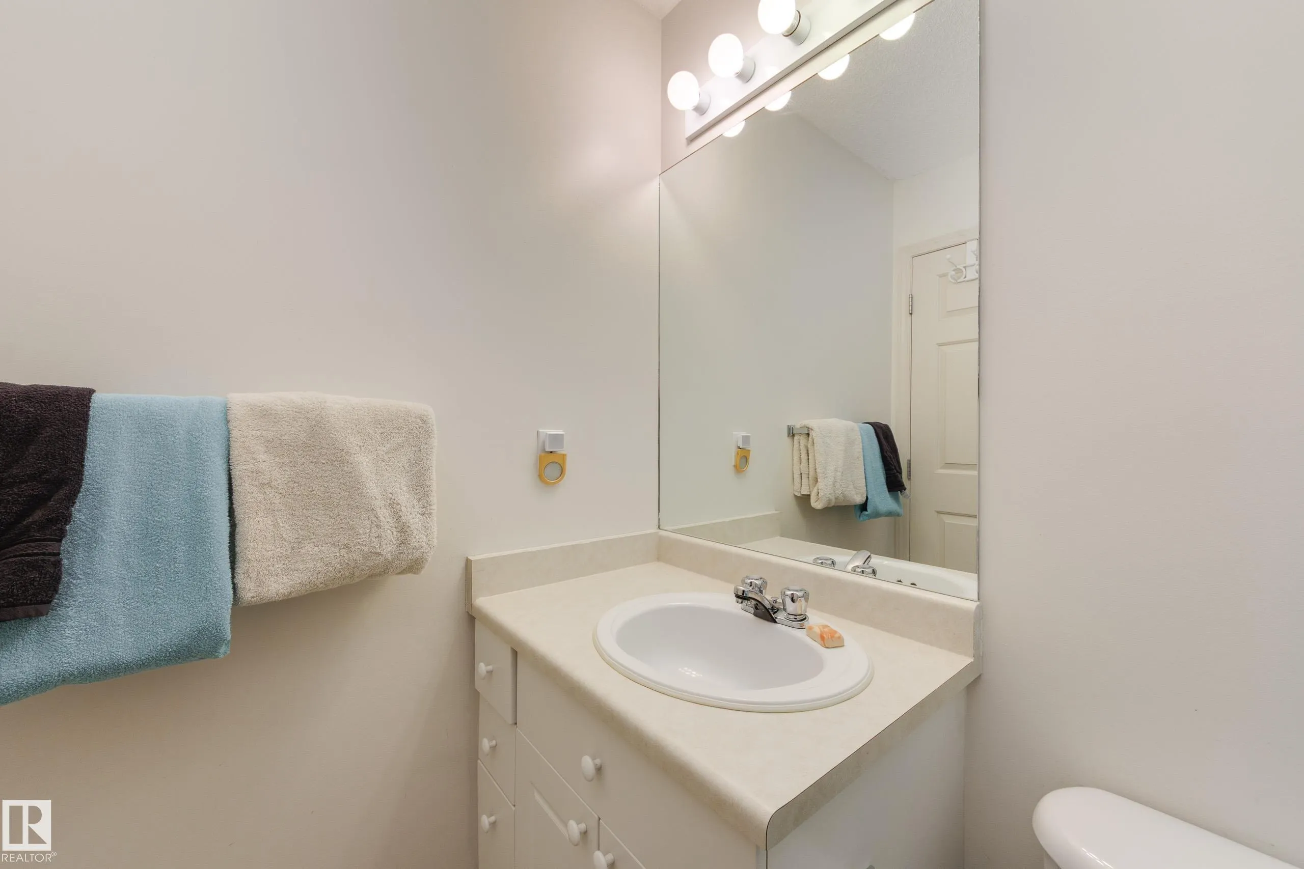 553 GLENWRIGHT Crescent