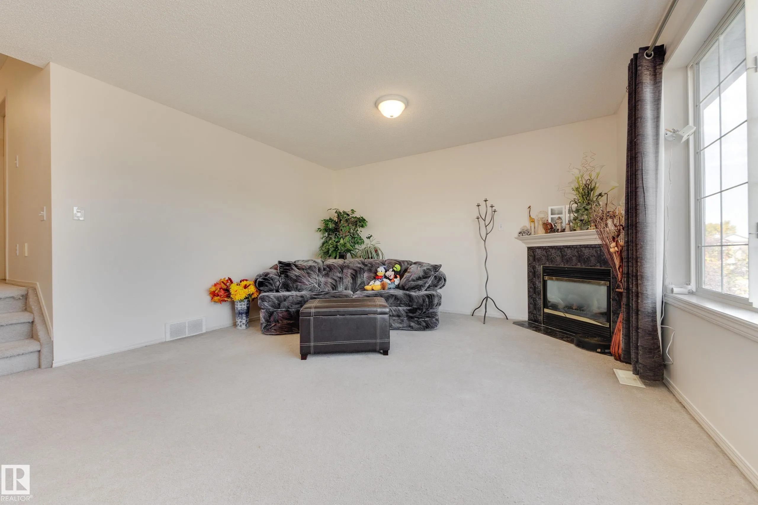 553 GLENWRIGHT Crescent