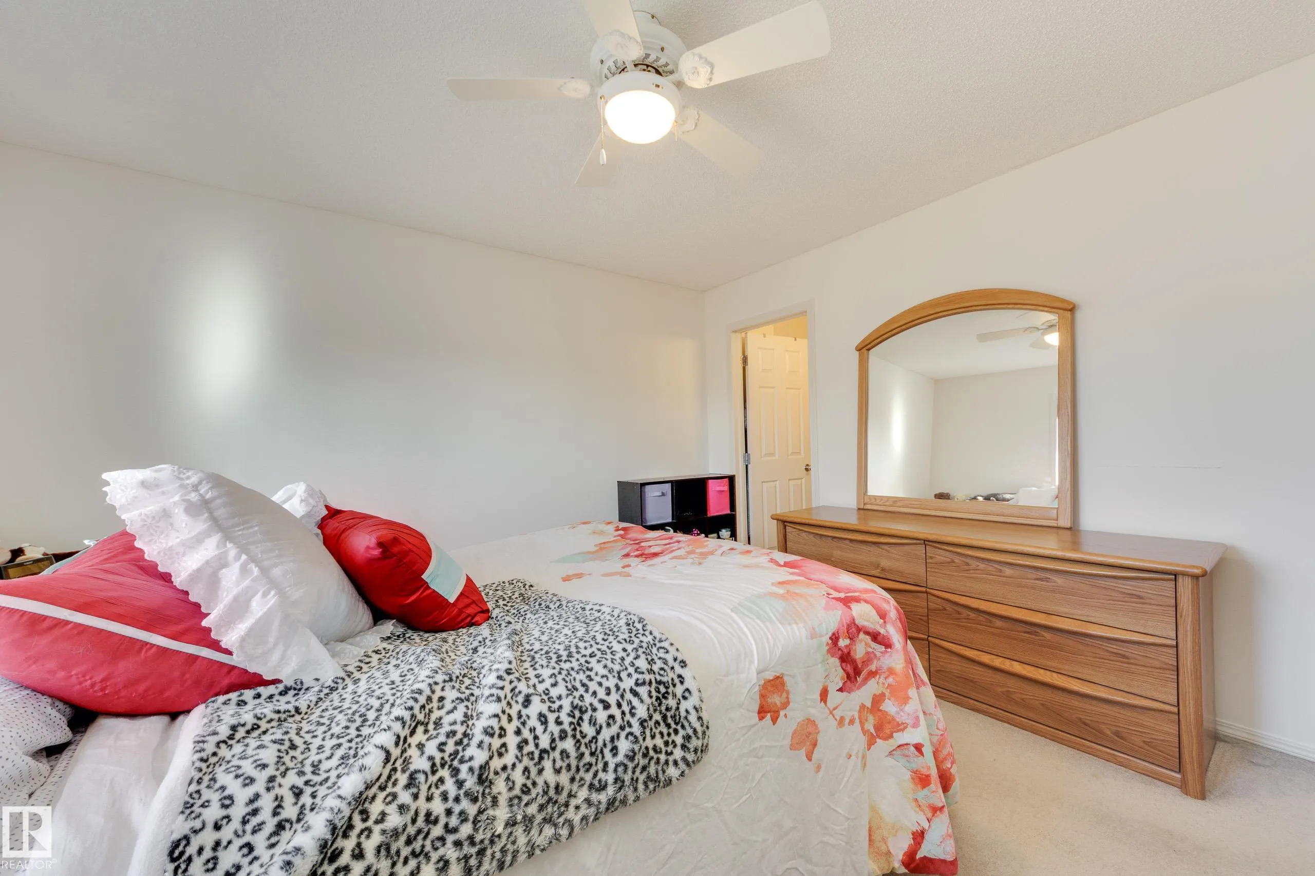 553 GLENWRIGHT Crescent