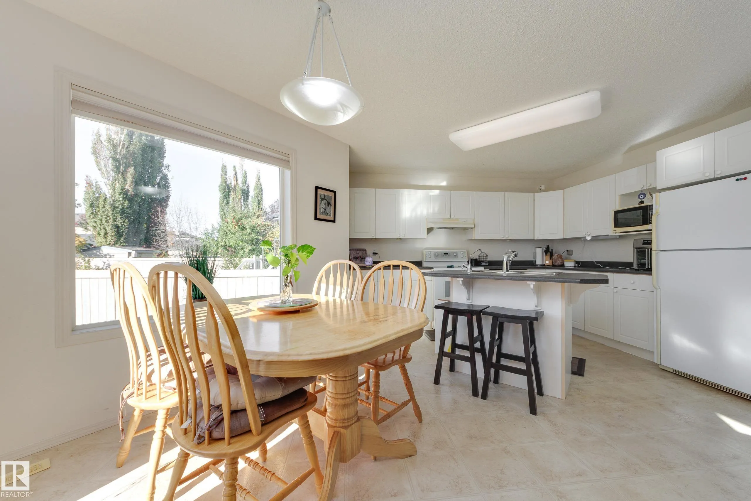 553 GLENWRIGHT Crescent