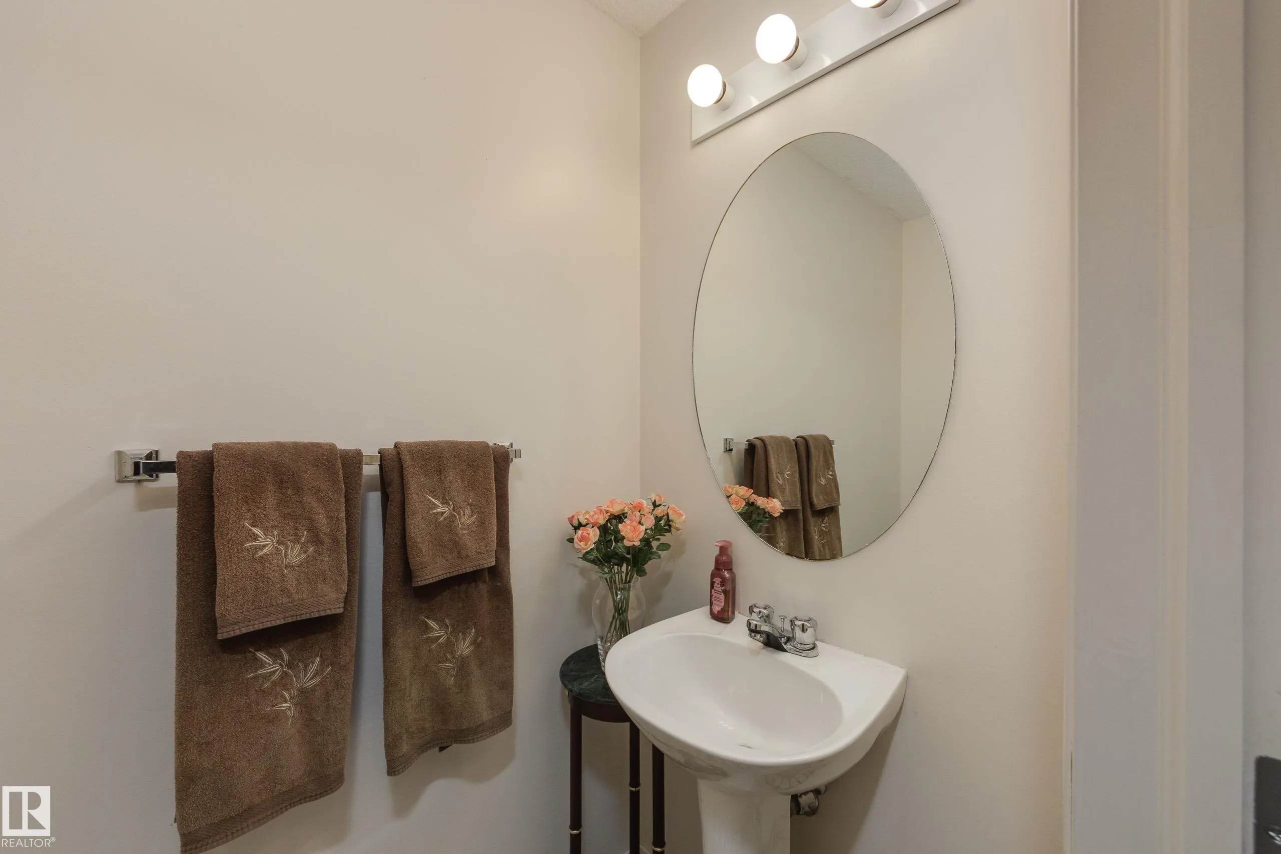 553 GLENWRIGHT Crescent