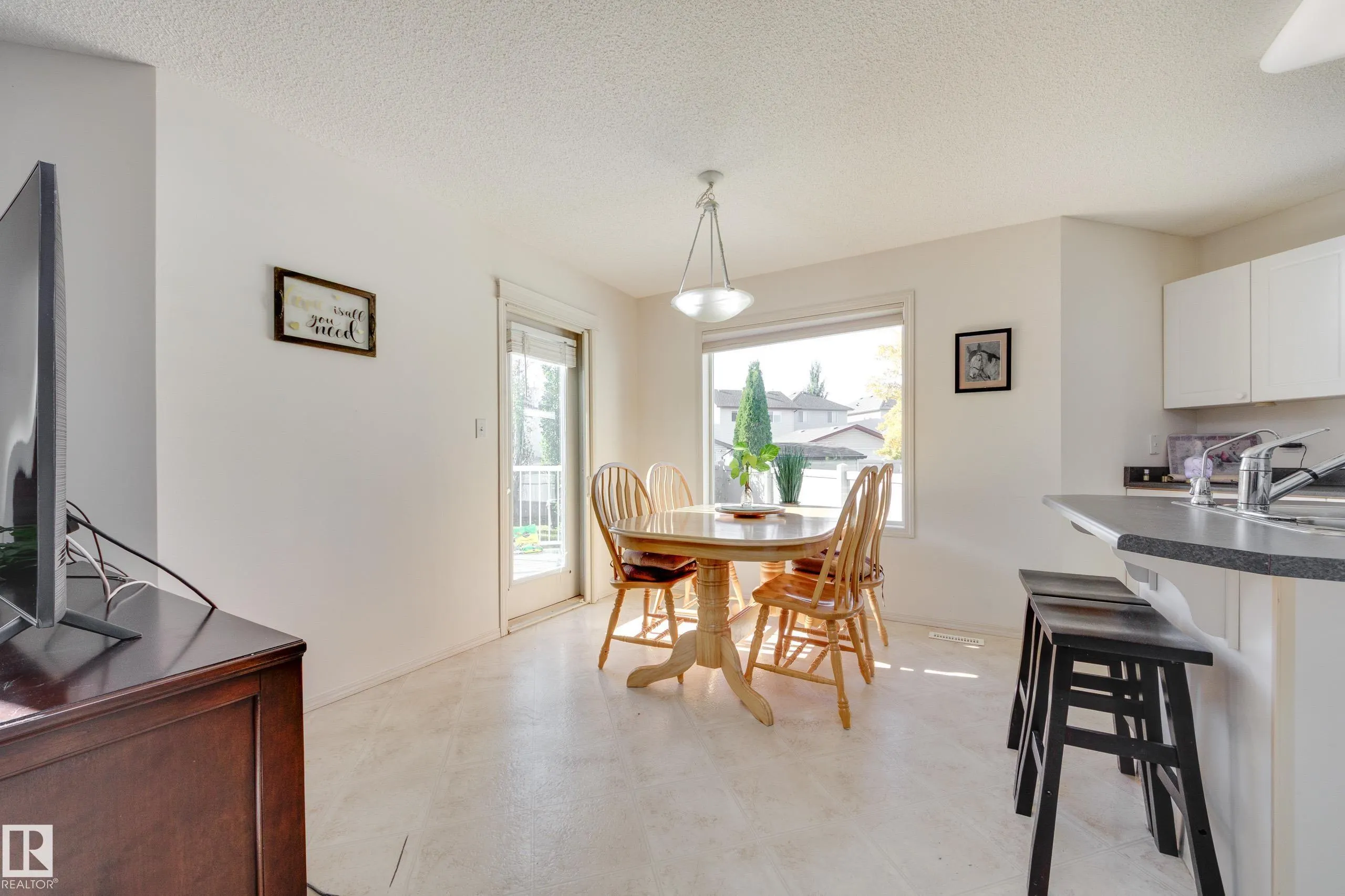 553 GLENWRIGHT Crescent