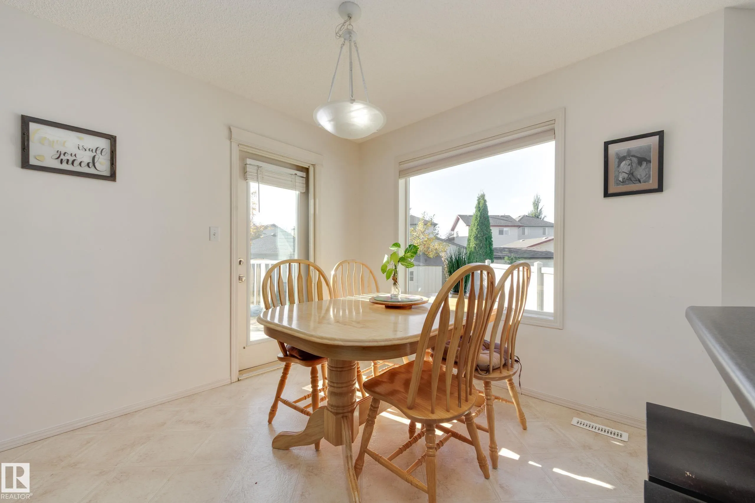 553 GLENWRIGHT Crescent