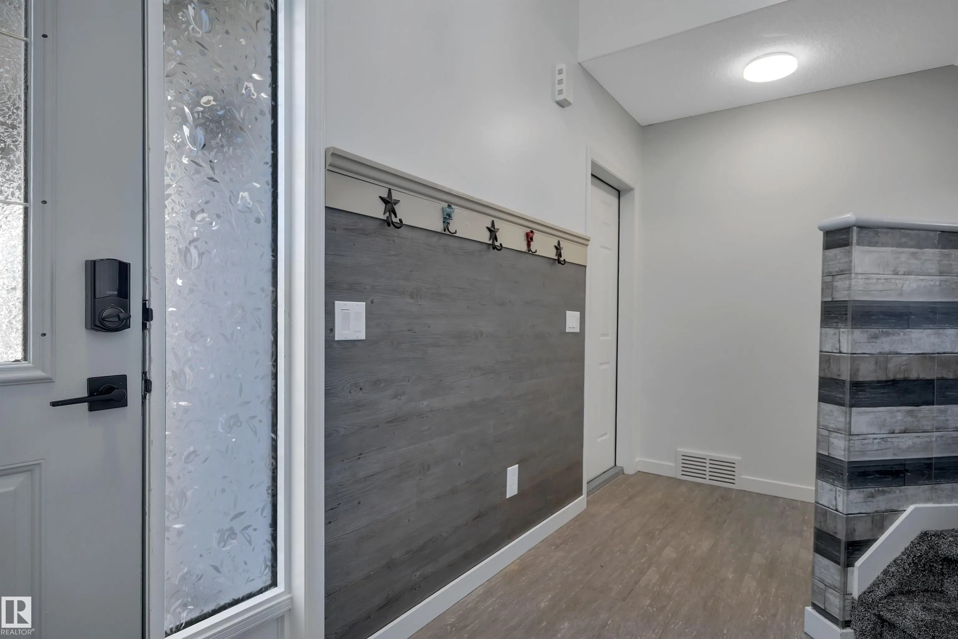 32 MEADOWVIEW Drive