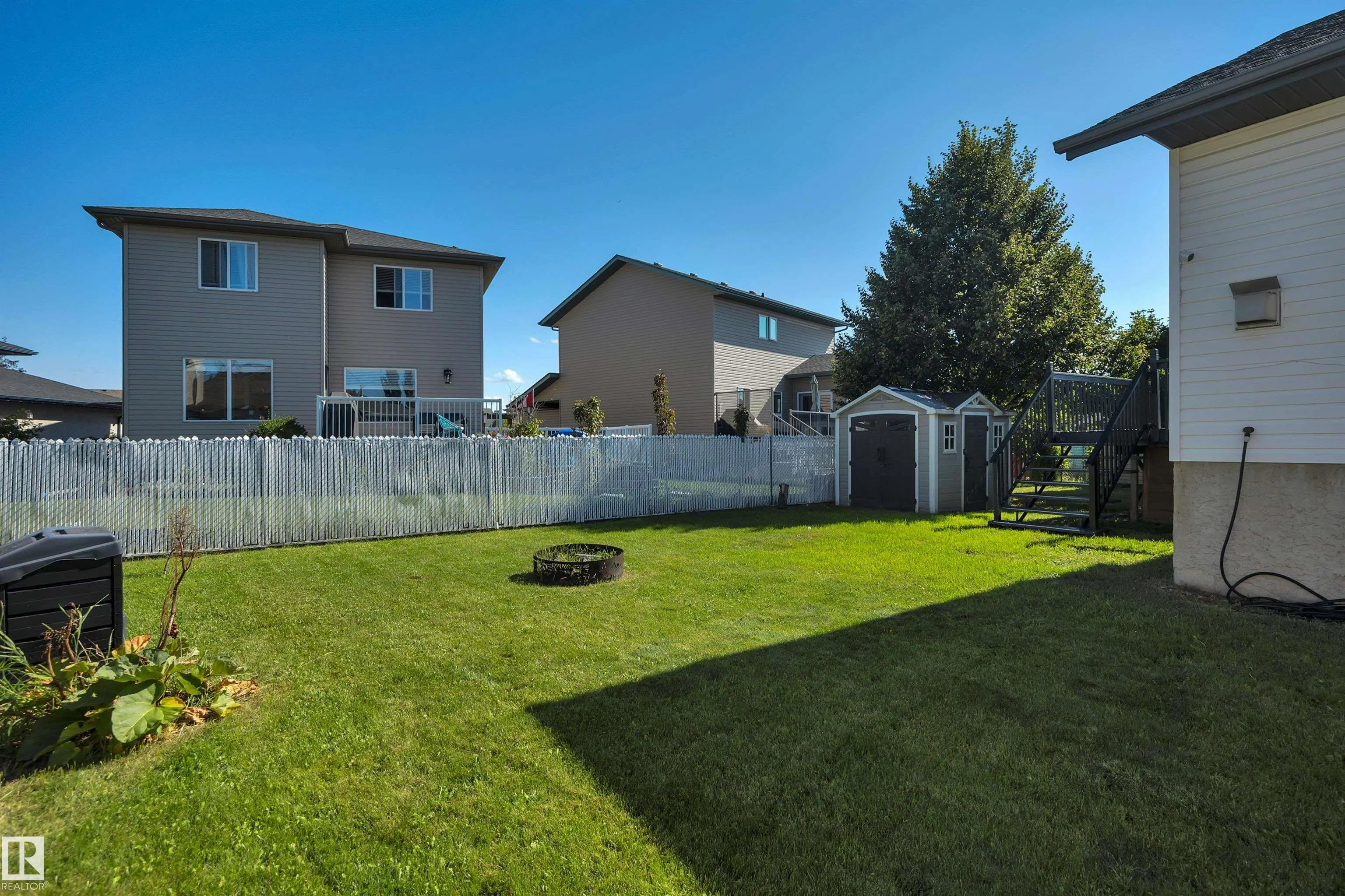 32 MEADOWVIEW Drive