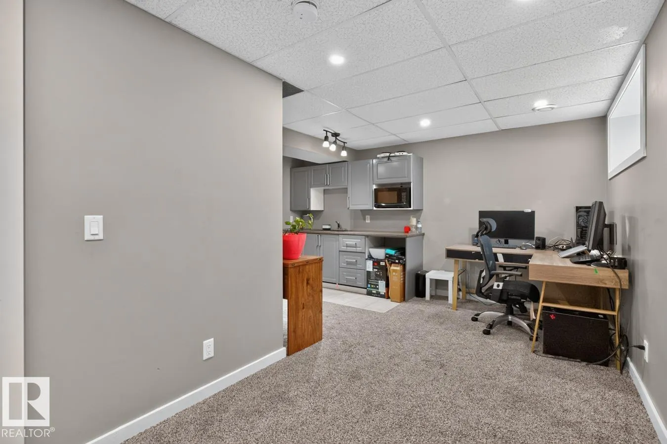 411 SIMMONDS Way
