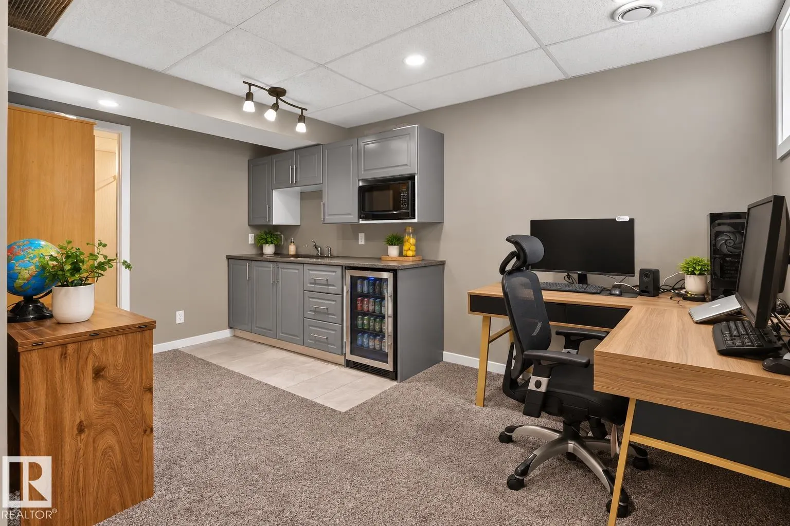 411 SIMMONDS Way
