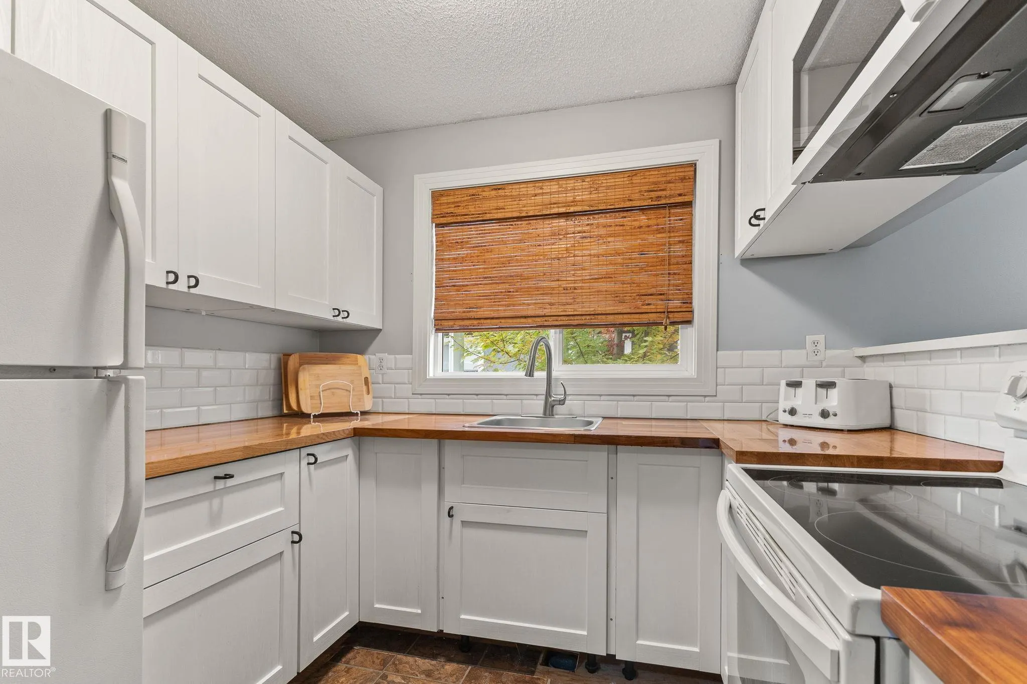 582 LAKEWOOD Road