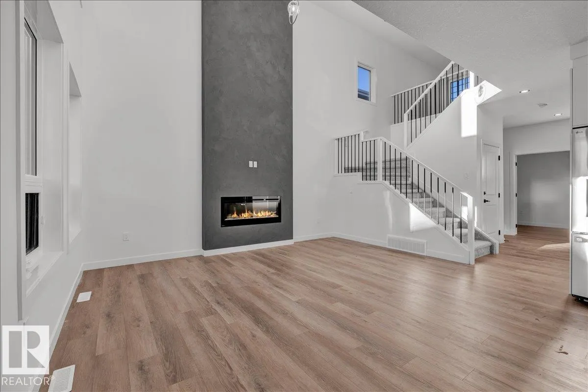 1115 GYRFALCON Crescent