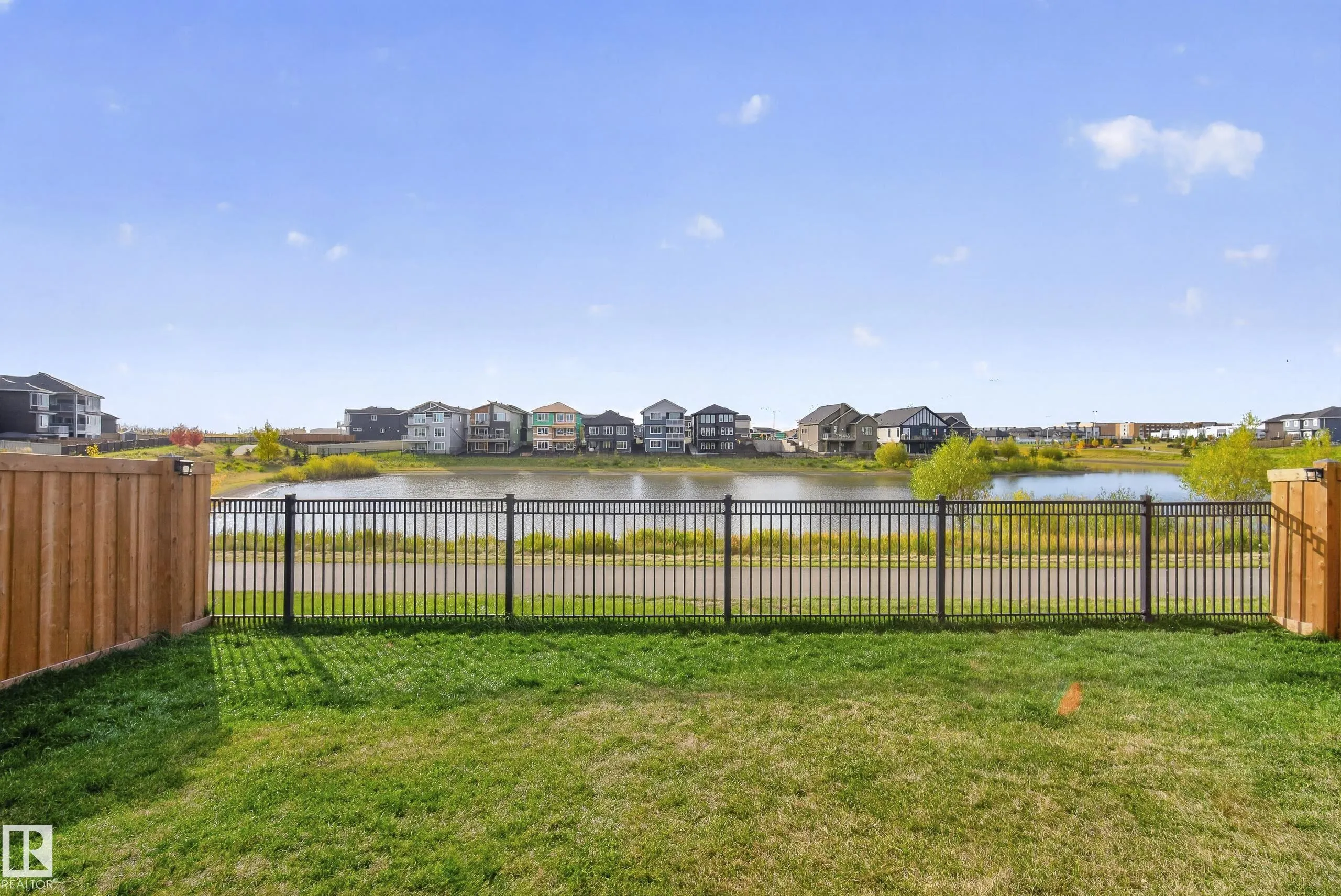 55 EDGEFIELD Way