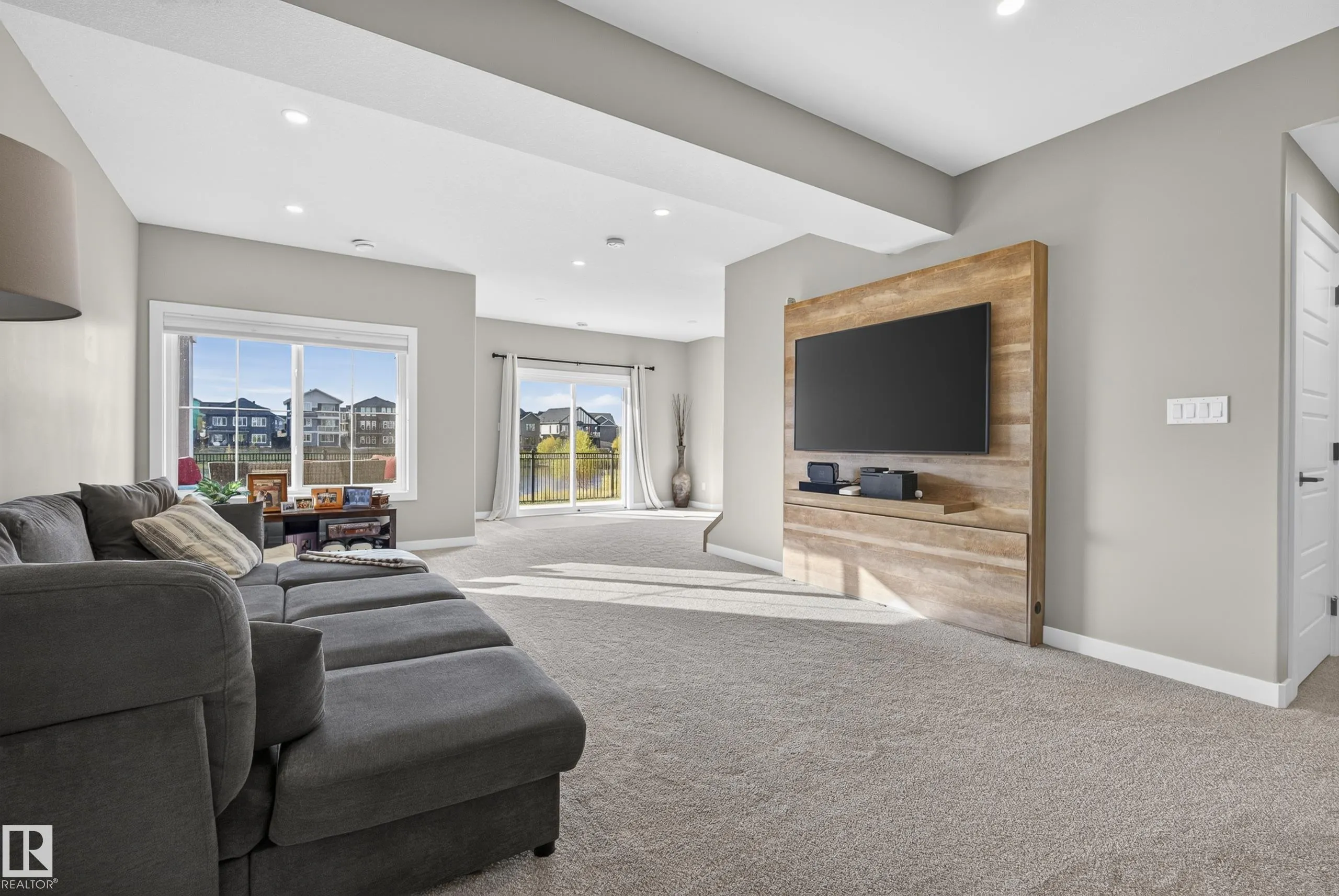 55 EDGEFIELD Way
