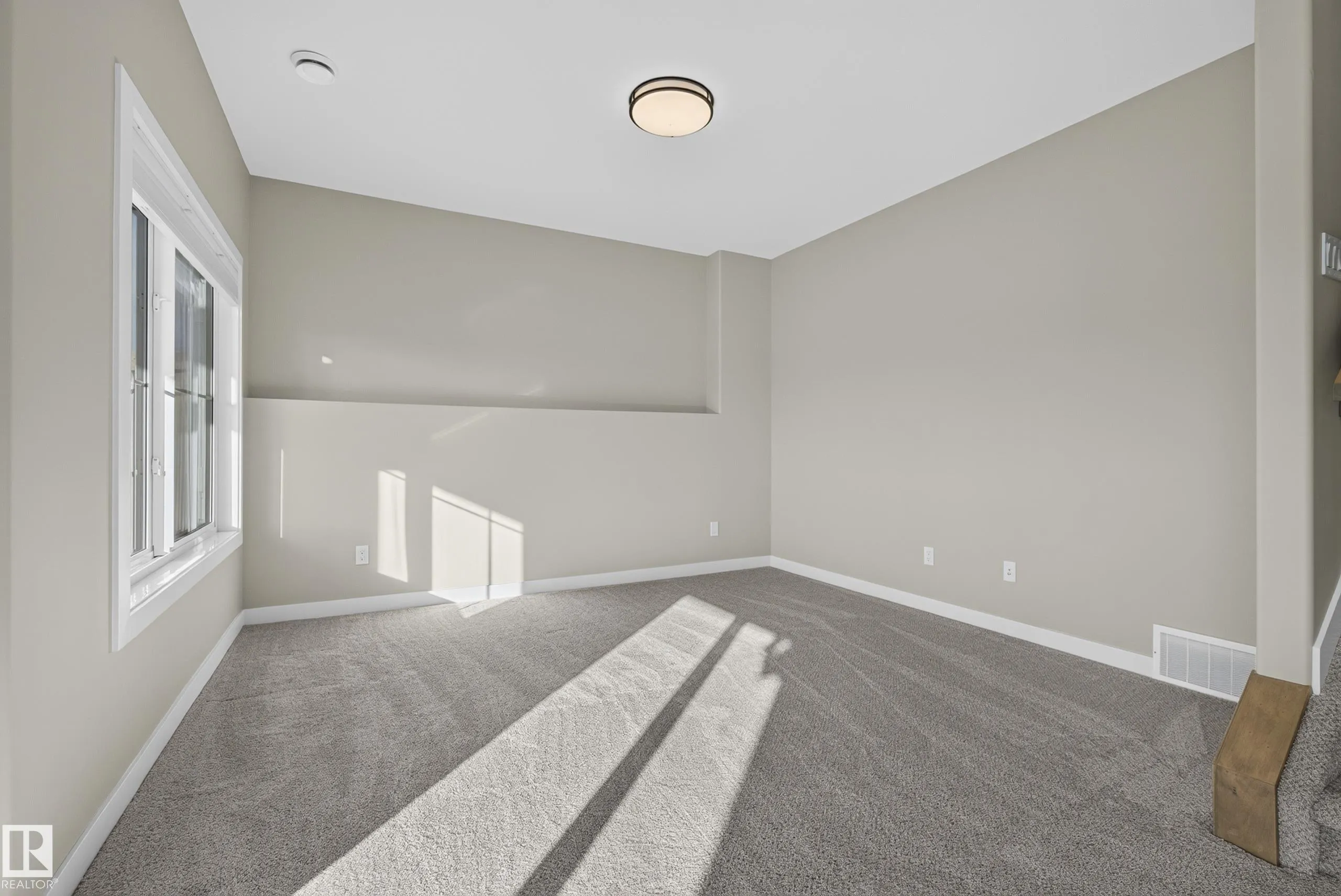 55 EDGEFIELD Way