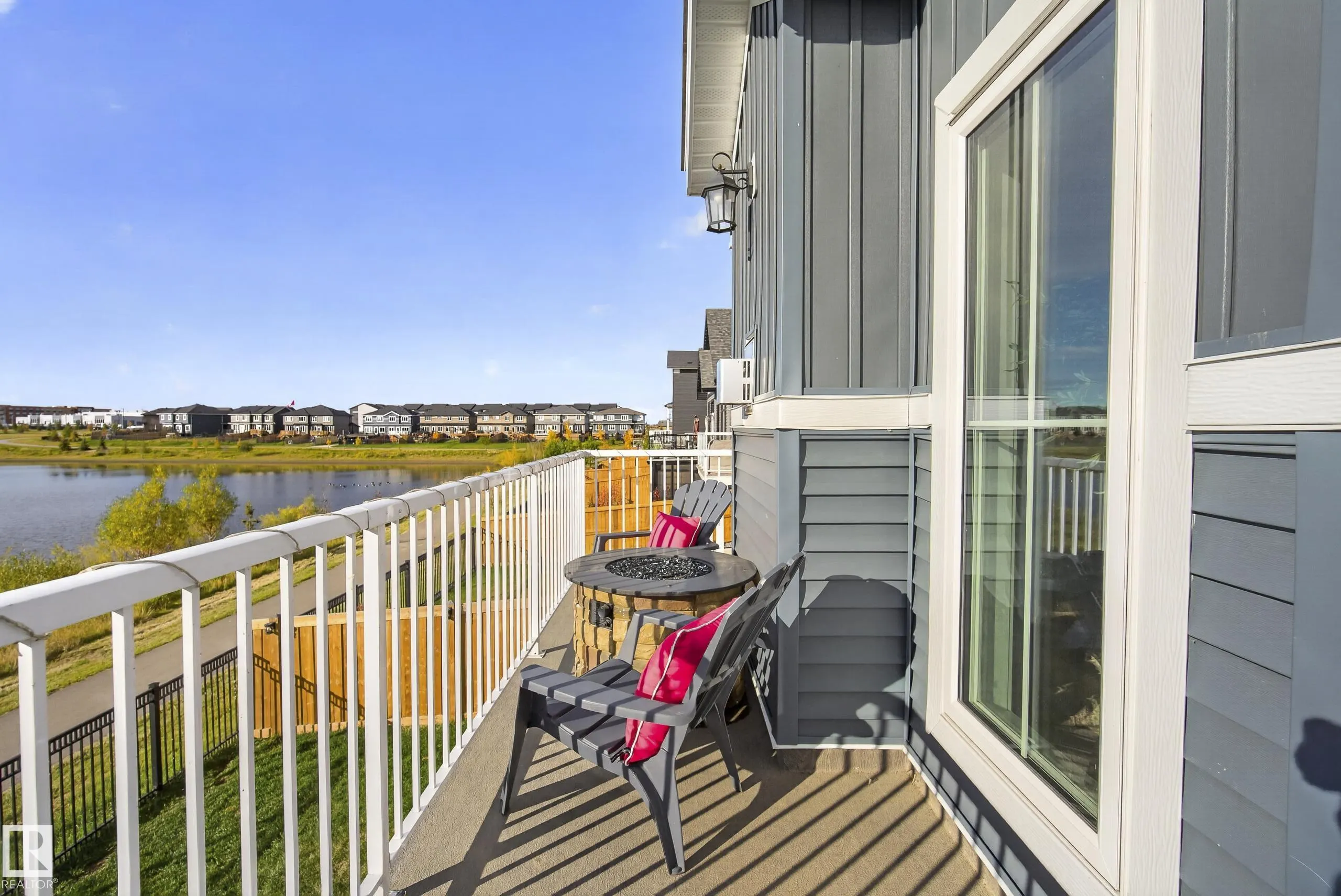 55 EDGEFIELD Way