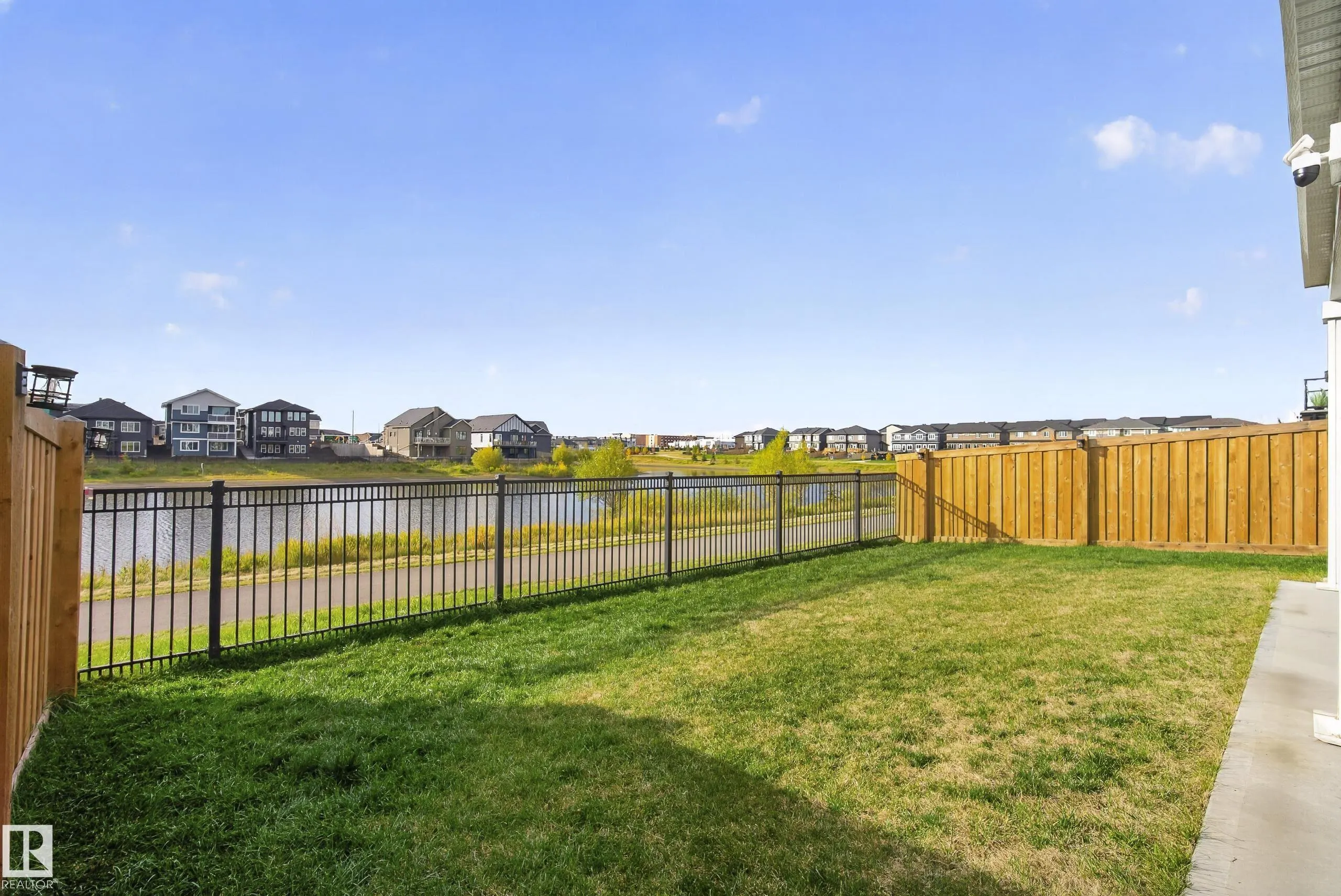 55 EDGEFIELD Way