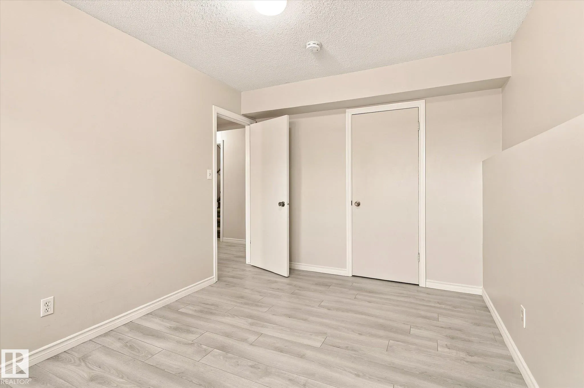 5 MARCHAND Place