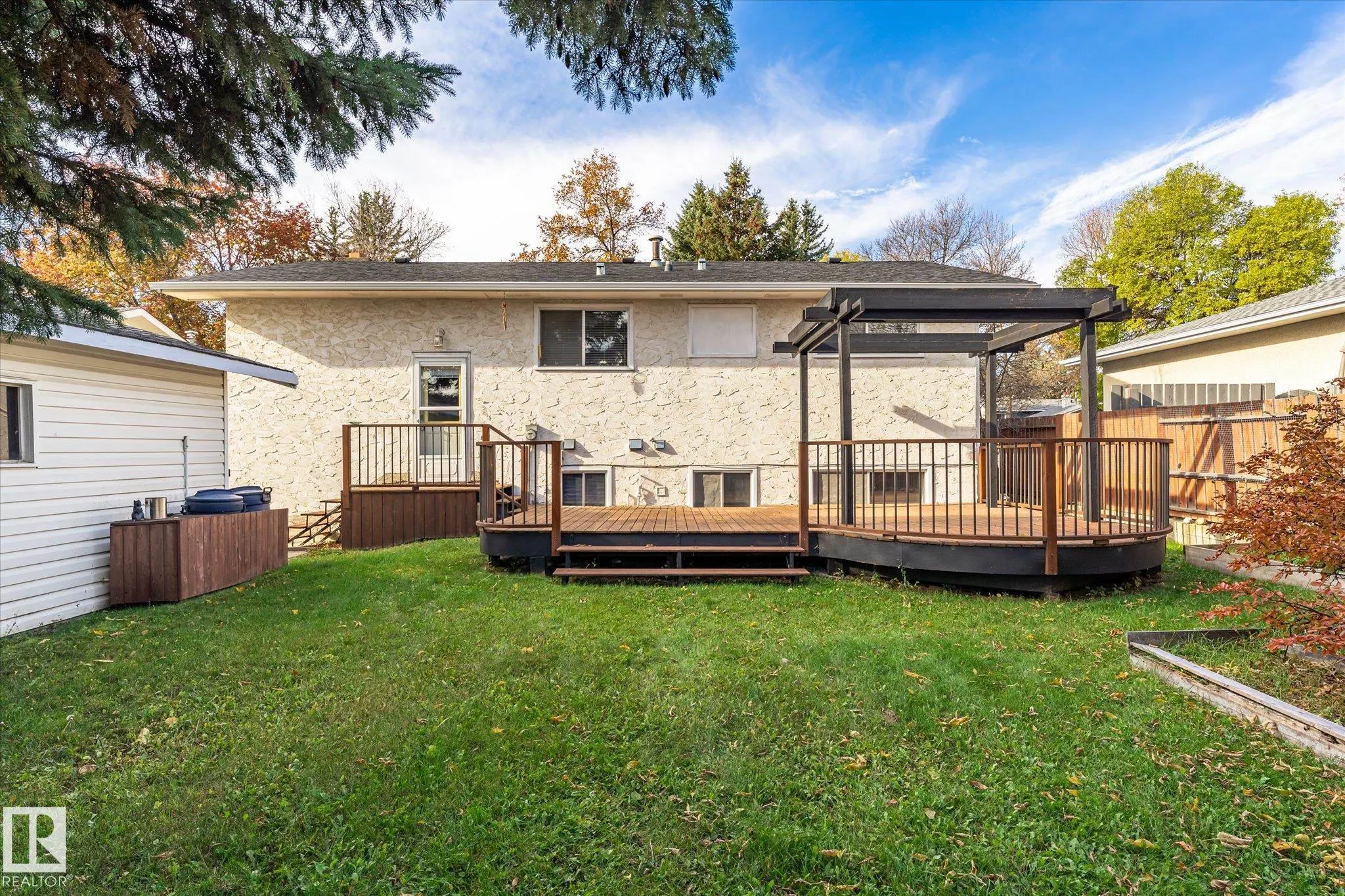 5 MARCHAND Place