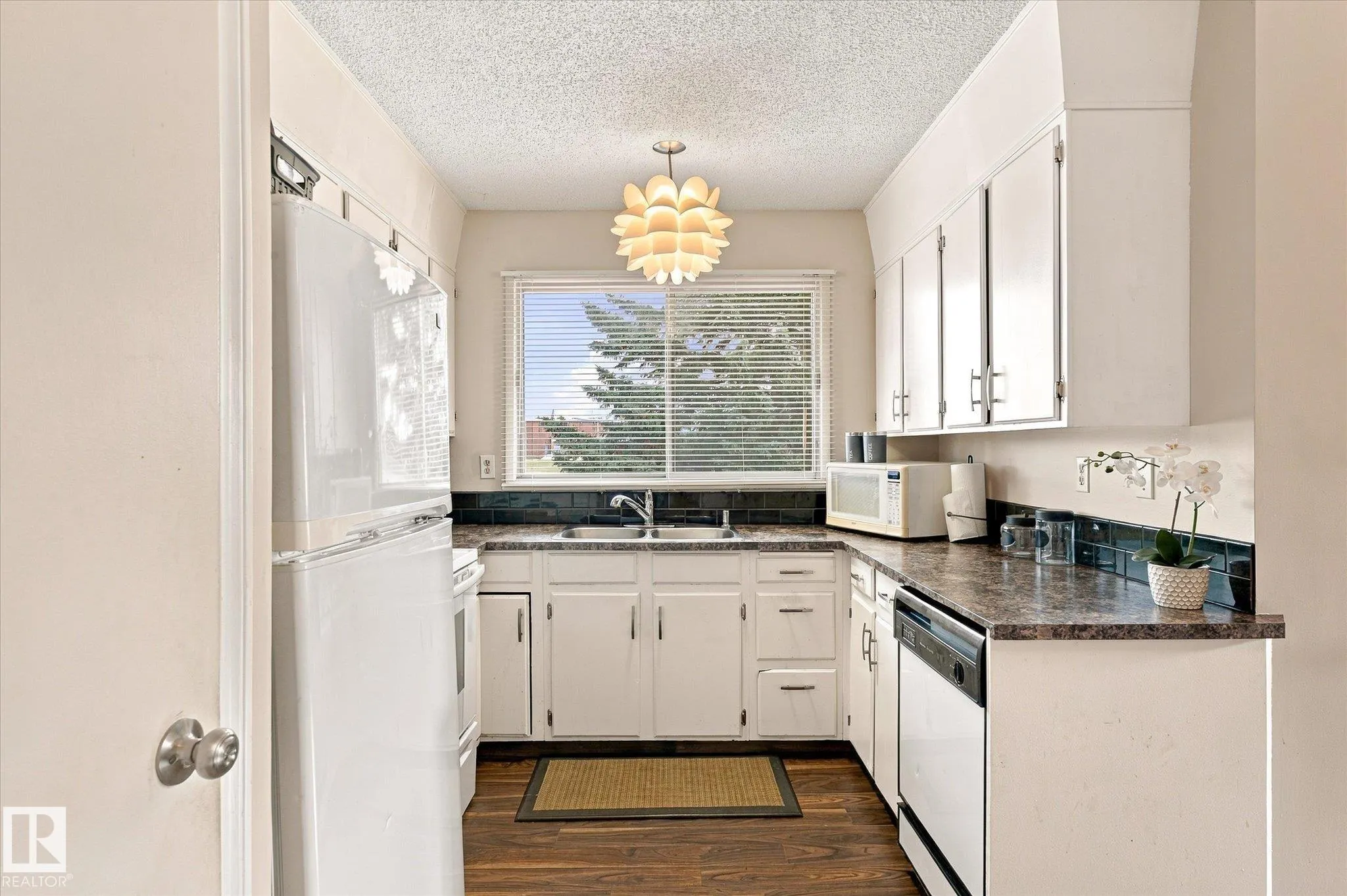 5 MARCHAND Place