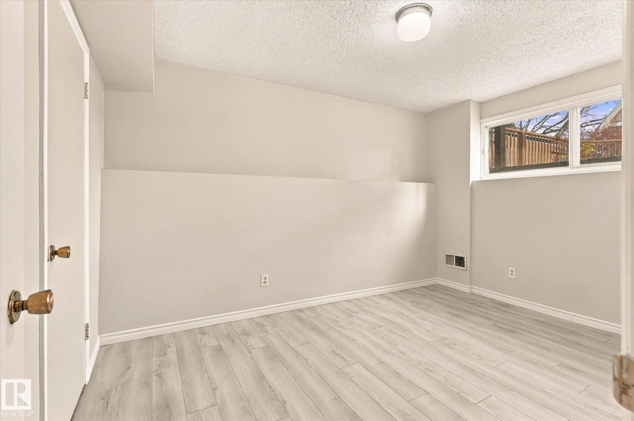 5 MARCHAND Place