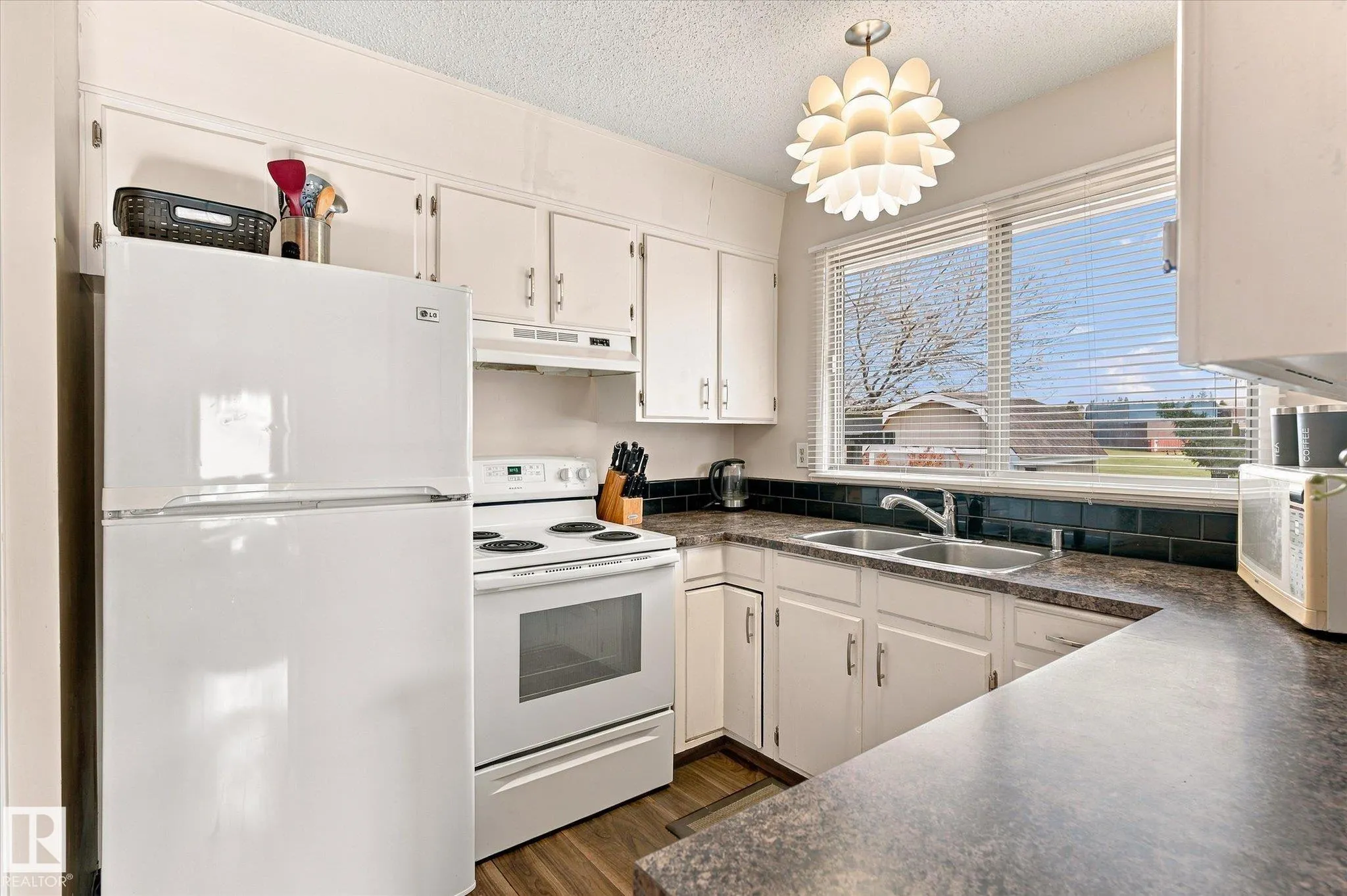 5 MARCHAND Place