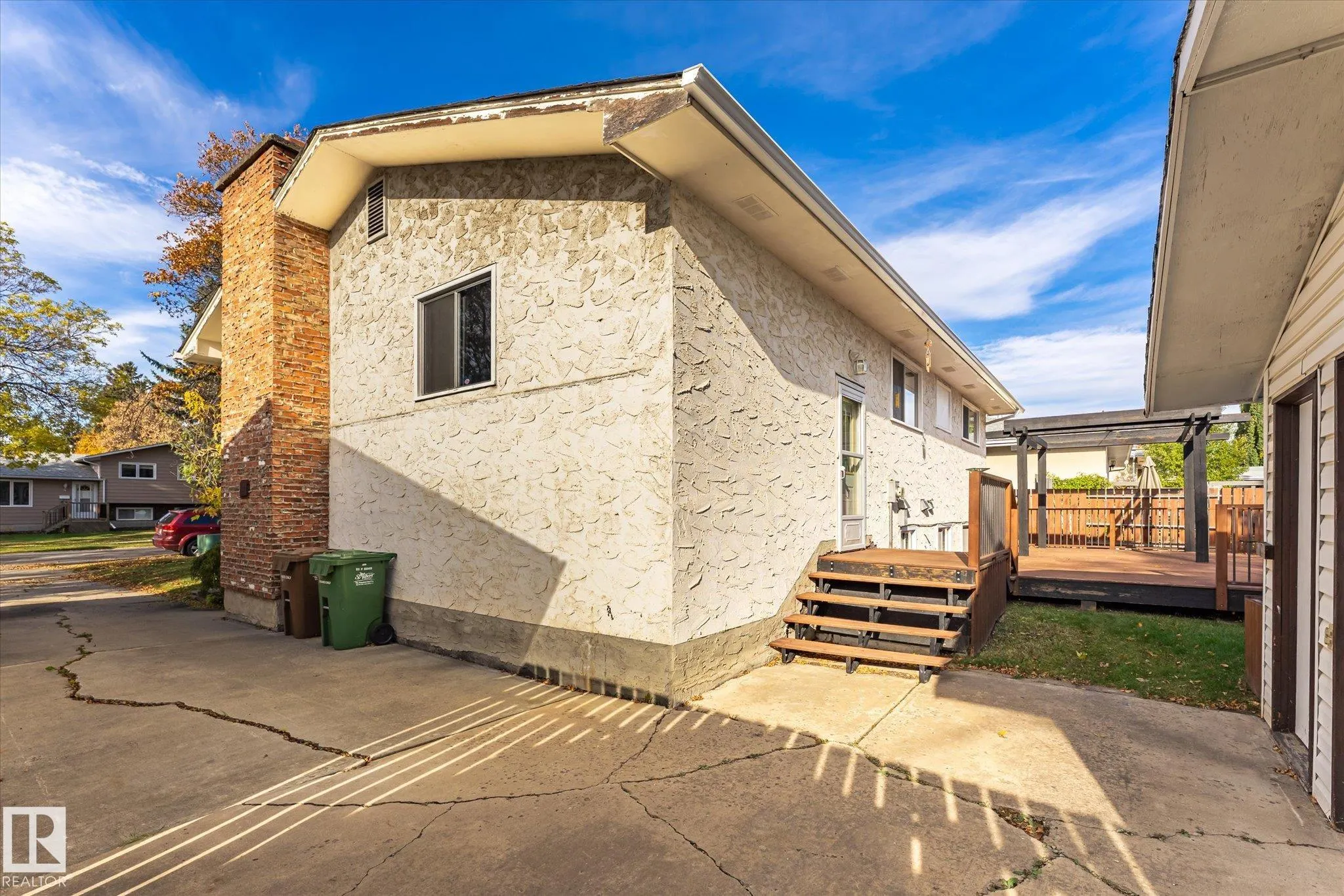 5 MARCHAND Place