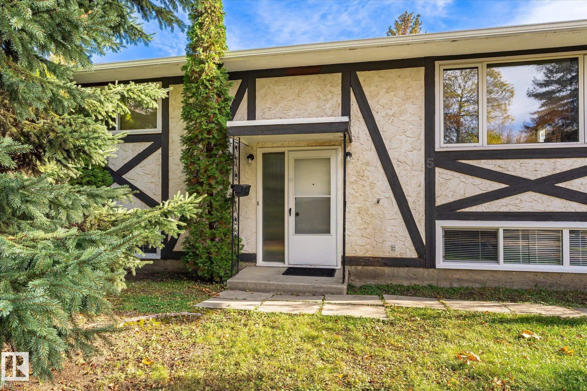 5 MARCHAND Place