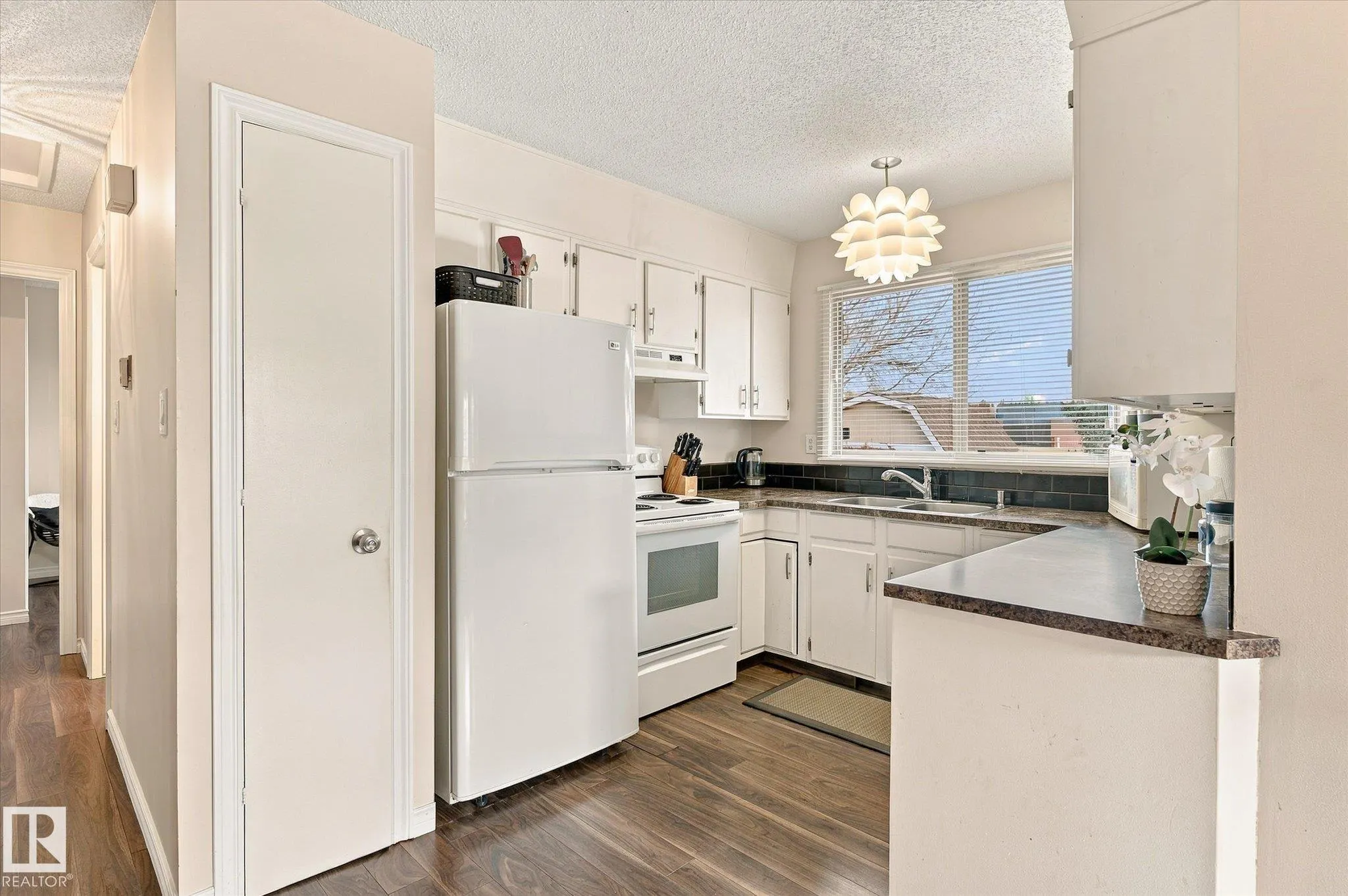 5 MARCHAND Place