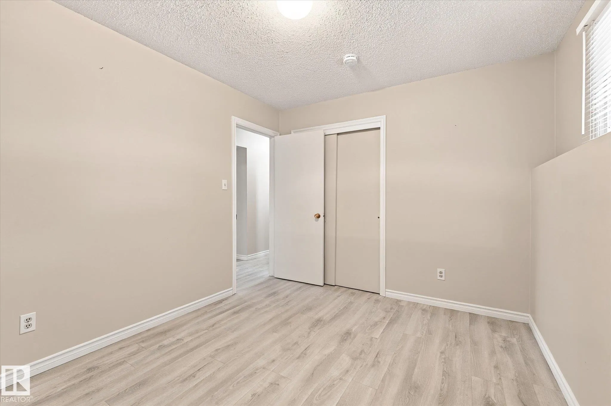 5 MARCHAND Place