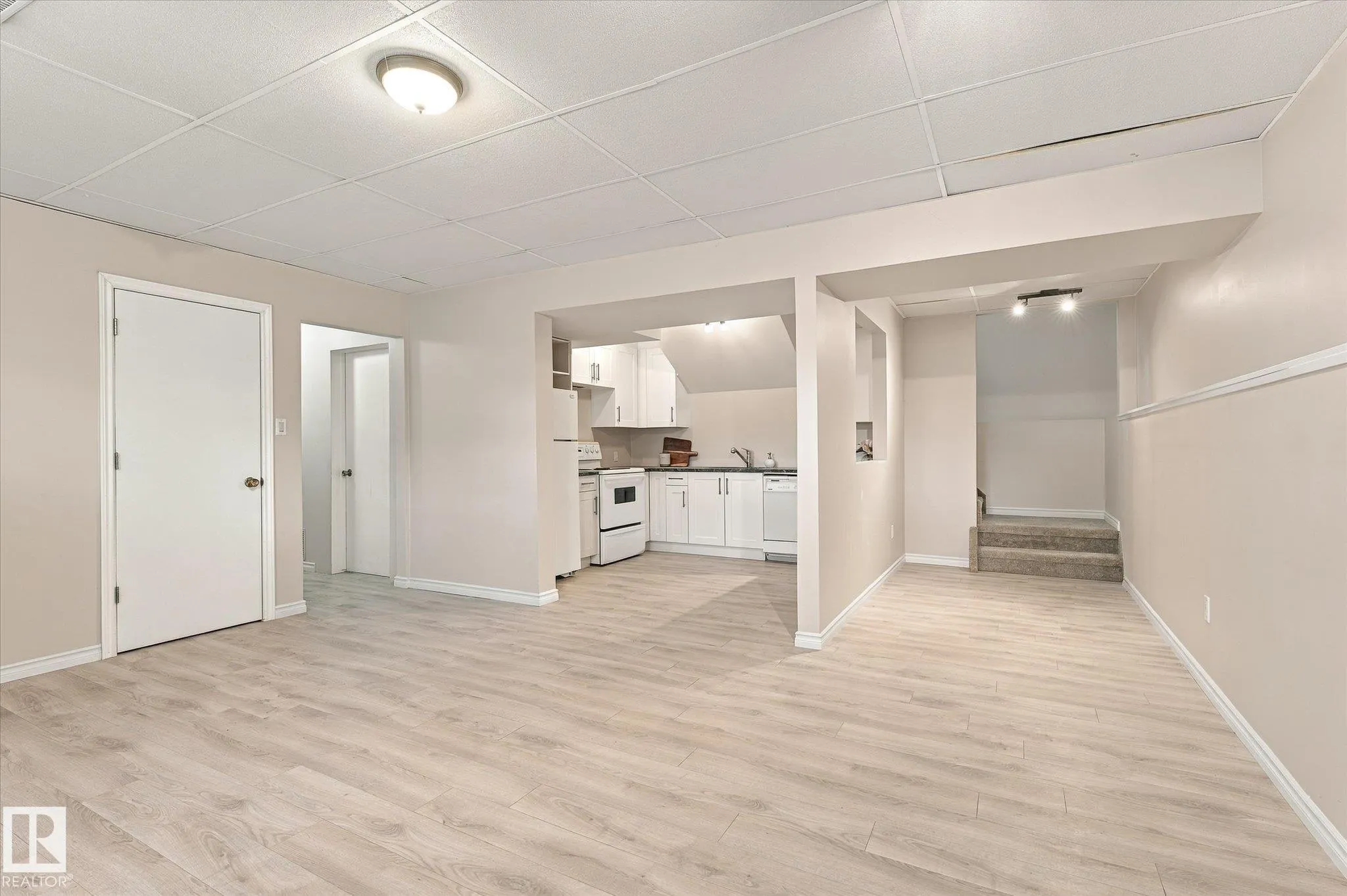5 MARCHAND Place