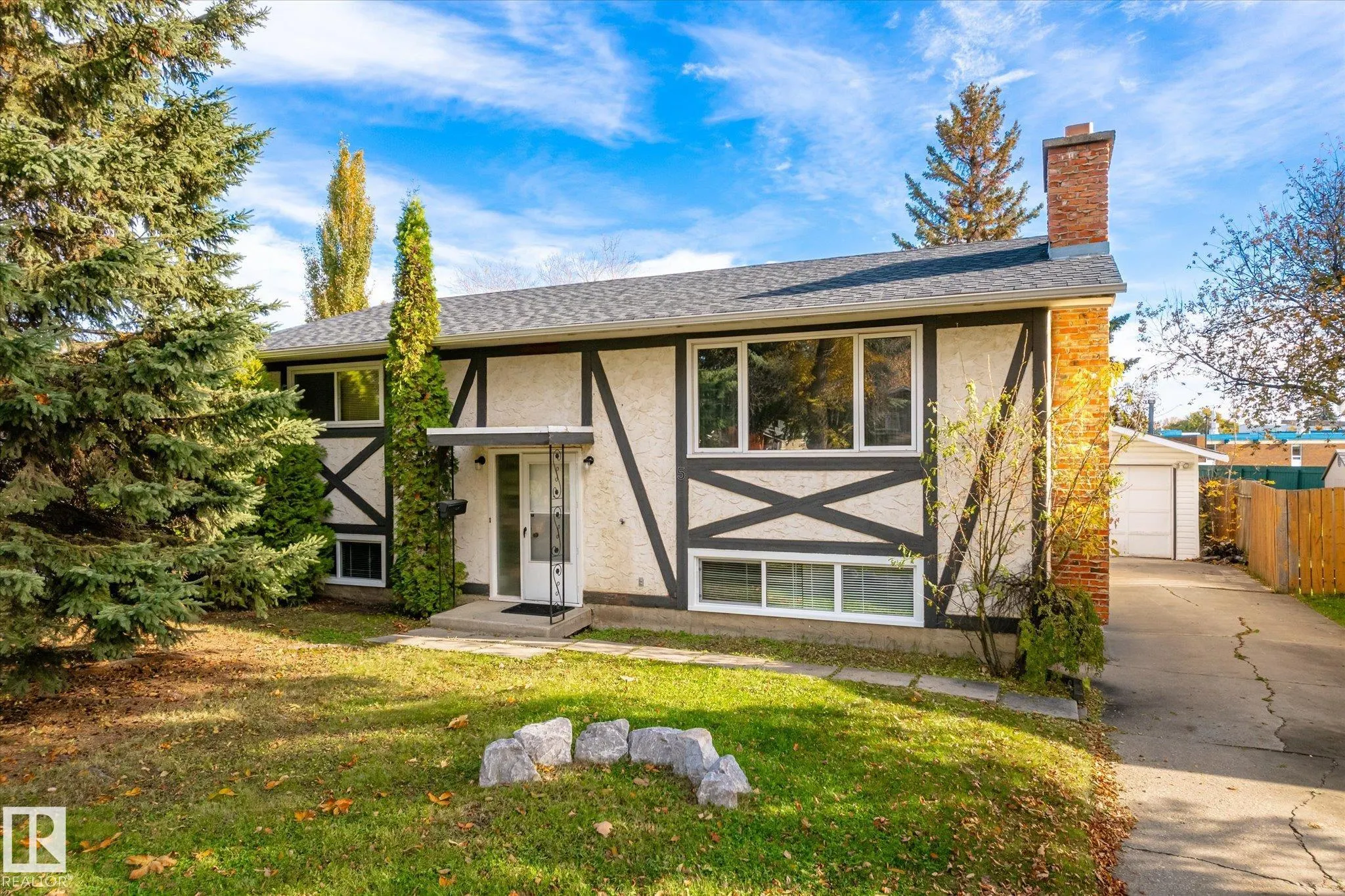 5 MARCHAND Place